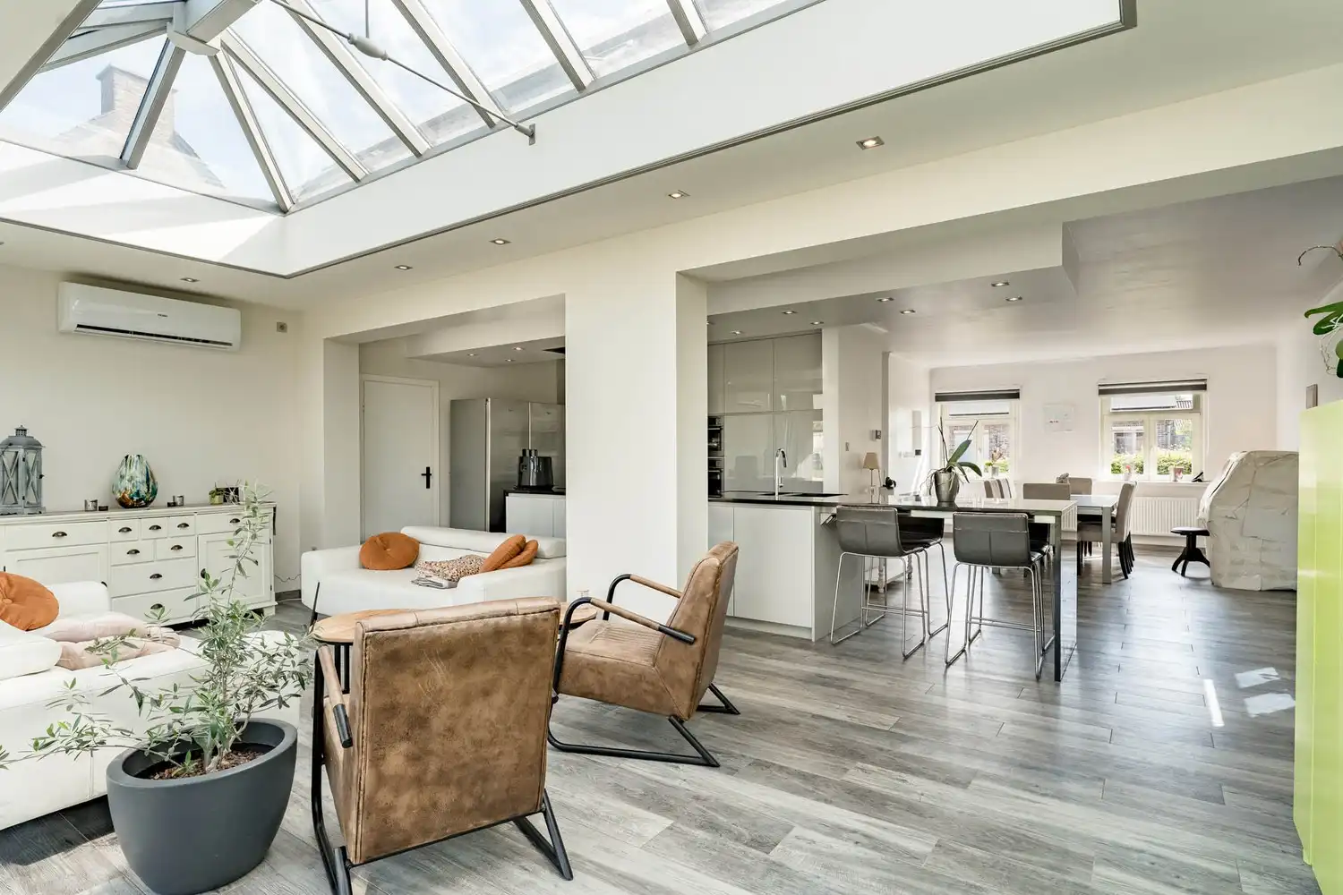 Gerenoveerde woning met 3 slaapkamers, een garage en een west georiënteerde tuin in een autoluwe woonwijk te Bierbeek! foto 6