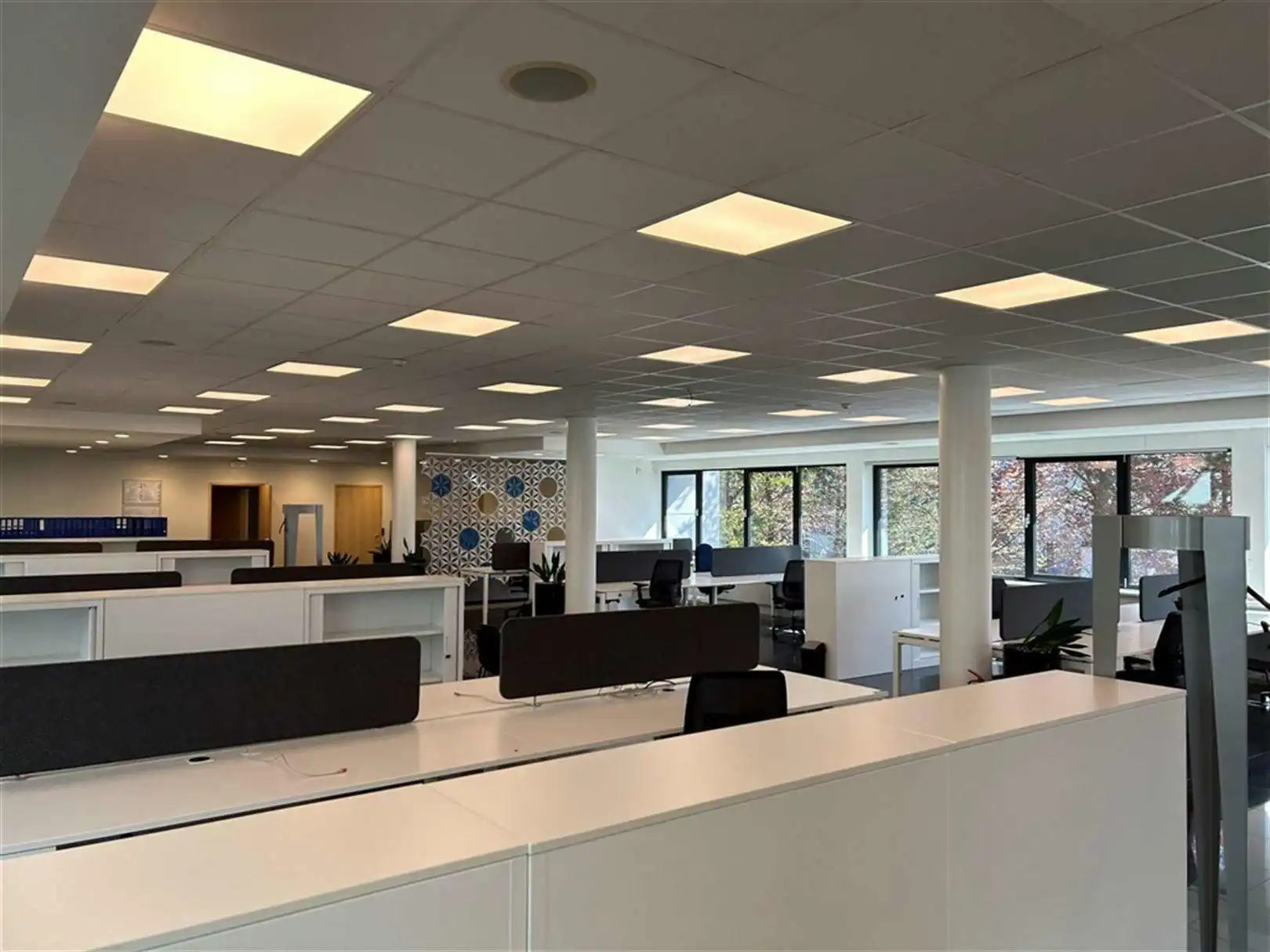 Representatief kantoorgebouw van 560m² gelegen in Lummen - toplocatie foto 10