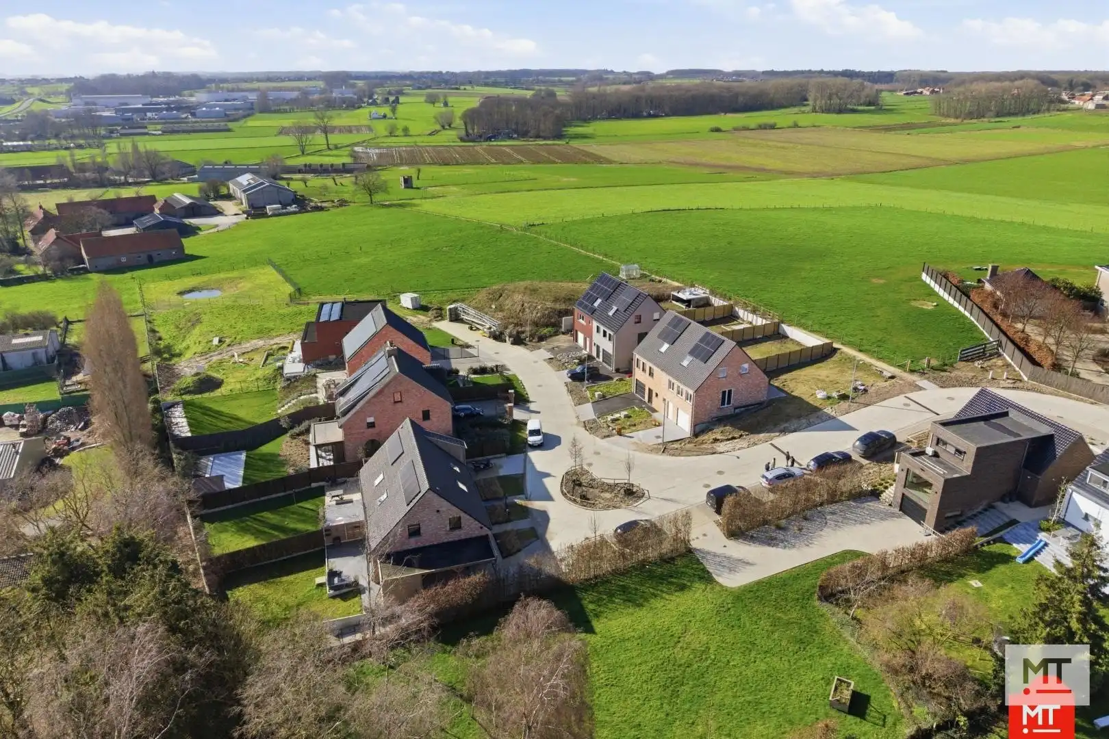 2 nieuwbouwwoningen met landelijk verzicht in Beselare foto {{pictureIndex}}