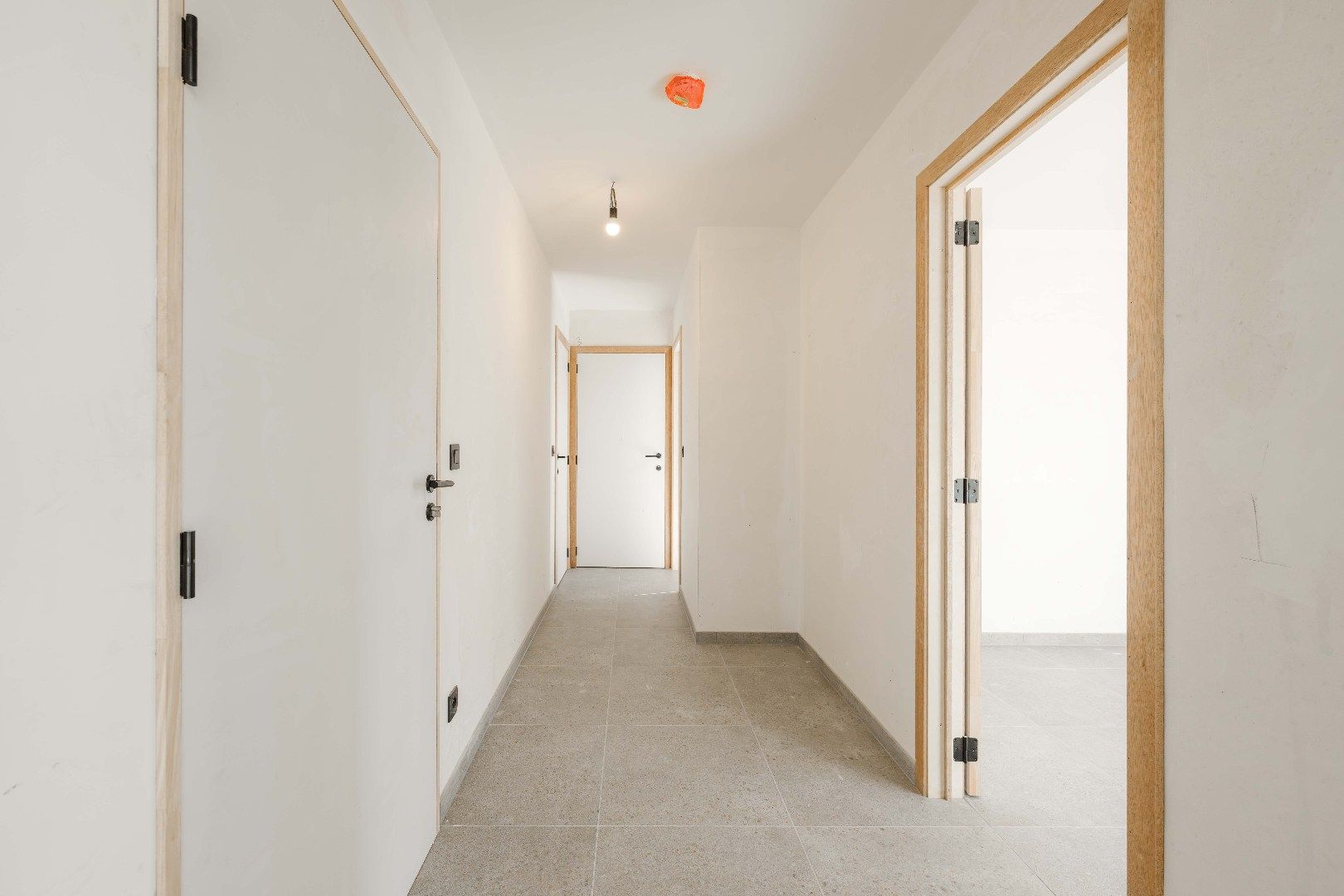 TOPLOCATIE | APPARTEMENT MET RUIM TERRAS | 2 SLPKS | STAANPLAATS foto 8