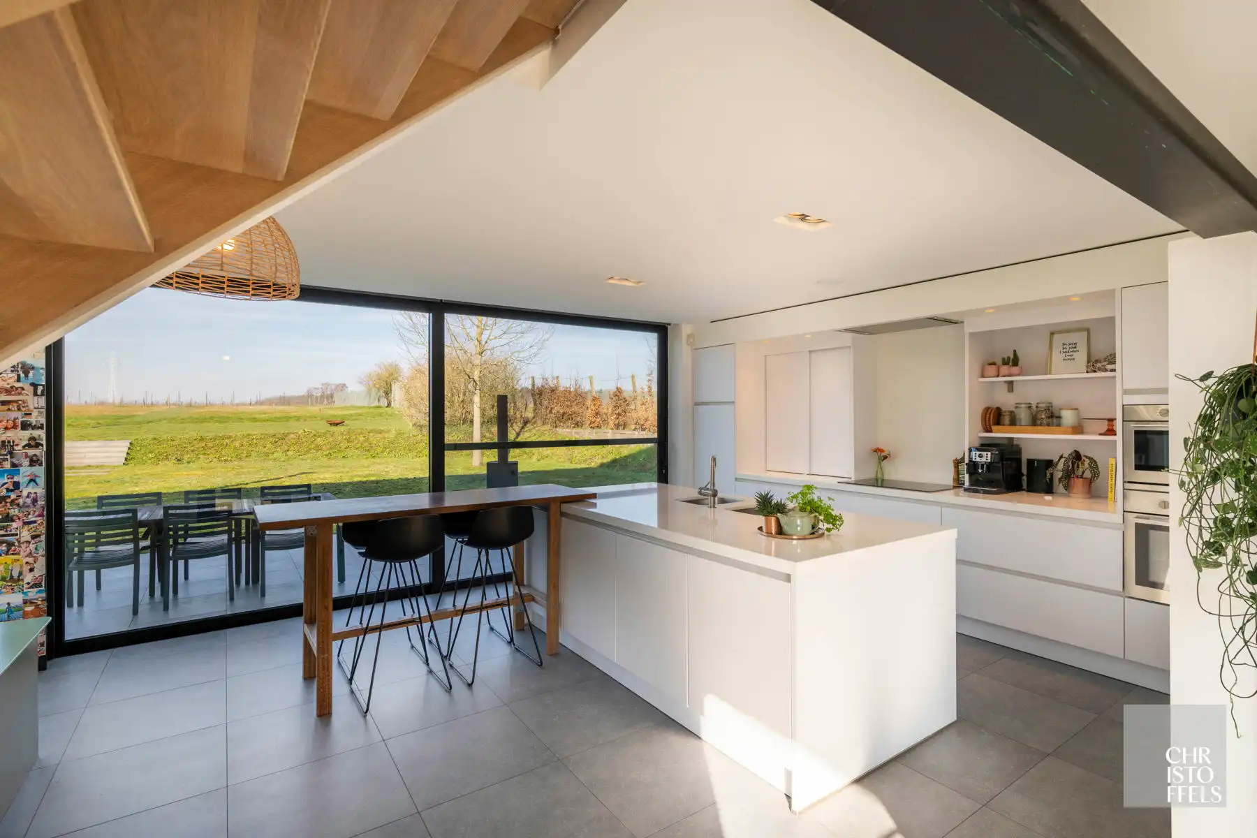 Exclusieve vierkantshoeve met buitenzwembad en vrij uitzicht op perceel van 3.213m² foto 7