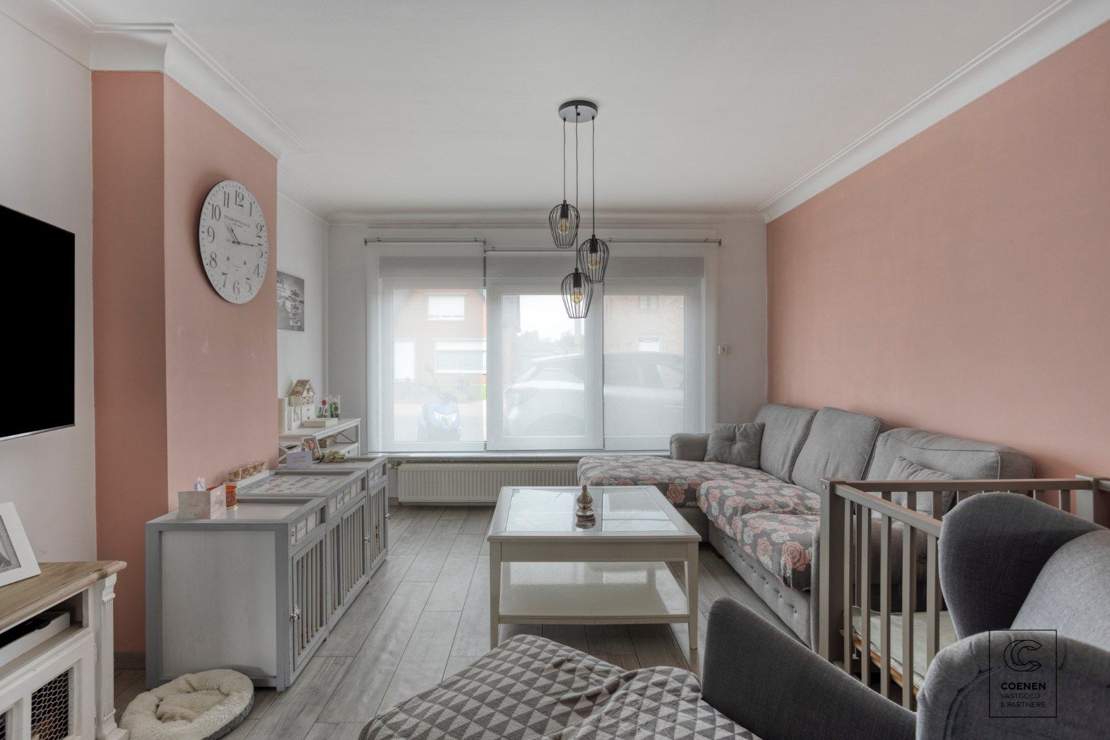 Zeer ruime en instapklare woning met een bew opp van 181 m², 4 ruime slpk's en zeer leuke, zonnige tuin met prachtig uitzicht! foto 2