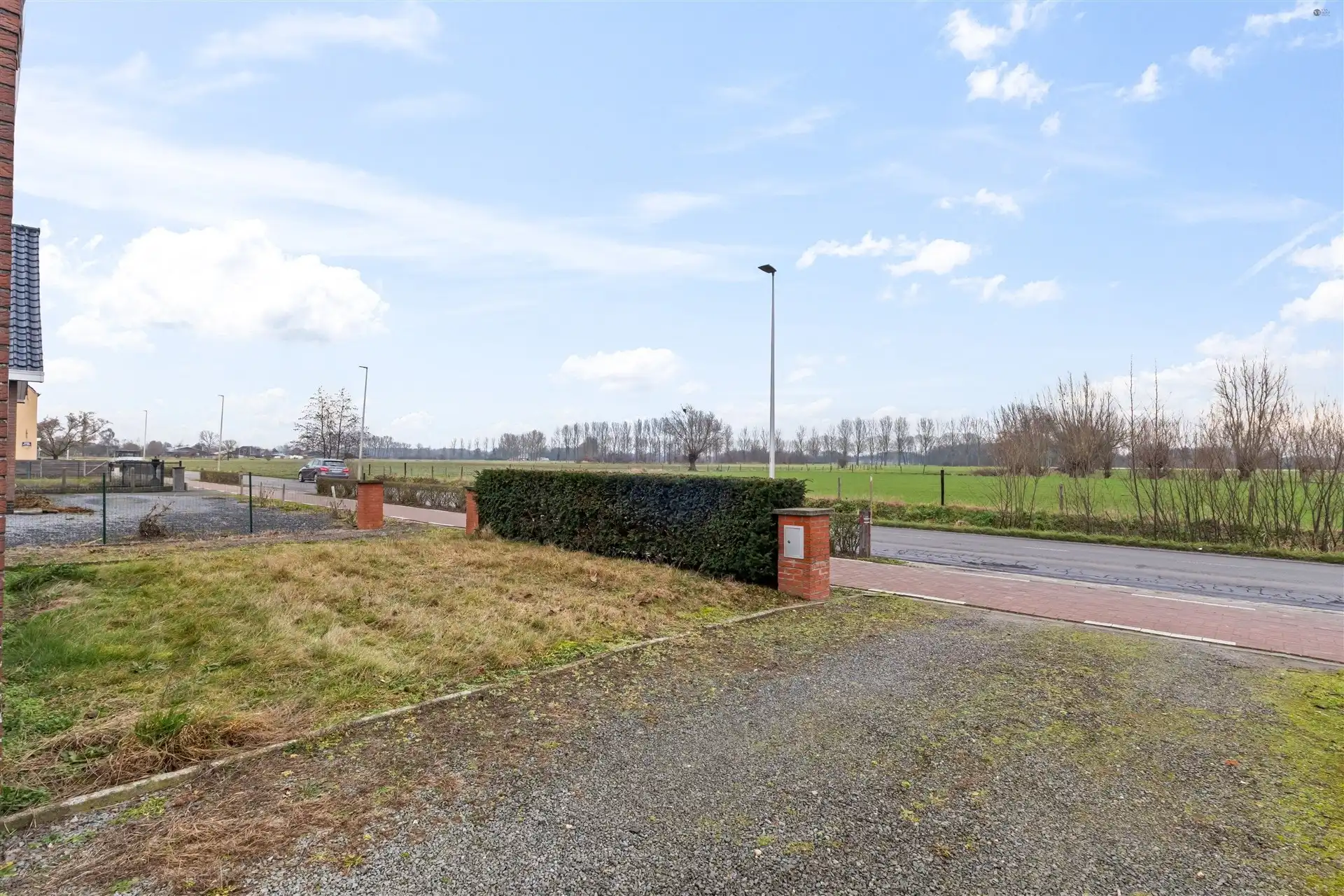 Te renoveren bungalow op een ruim stuk grond foto 5