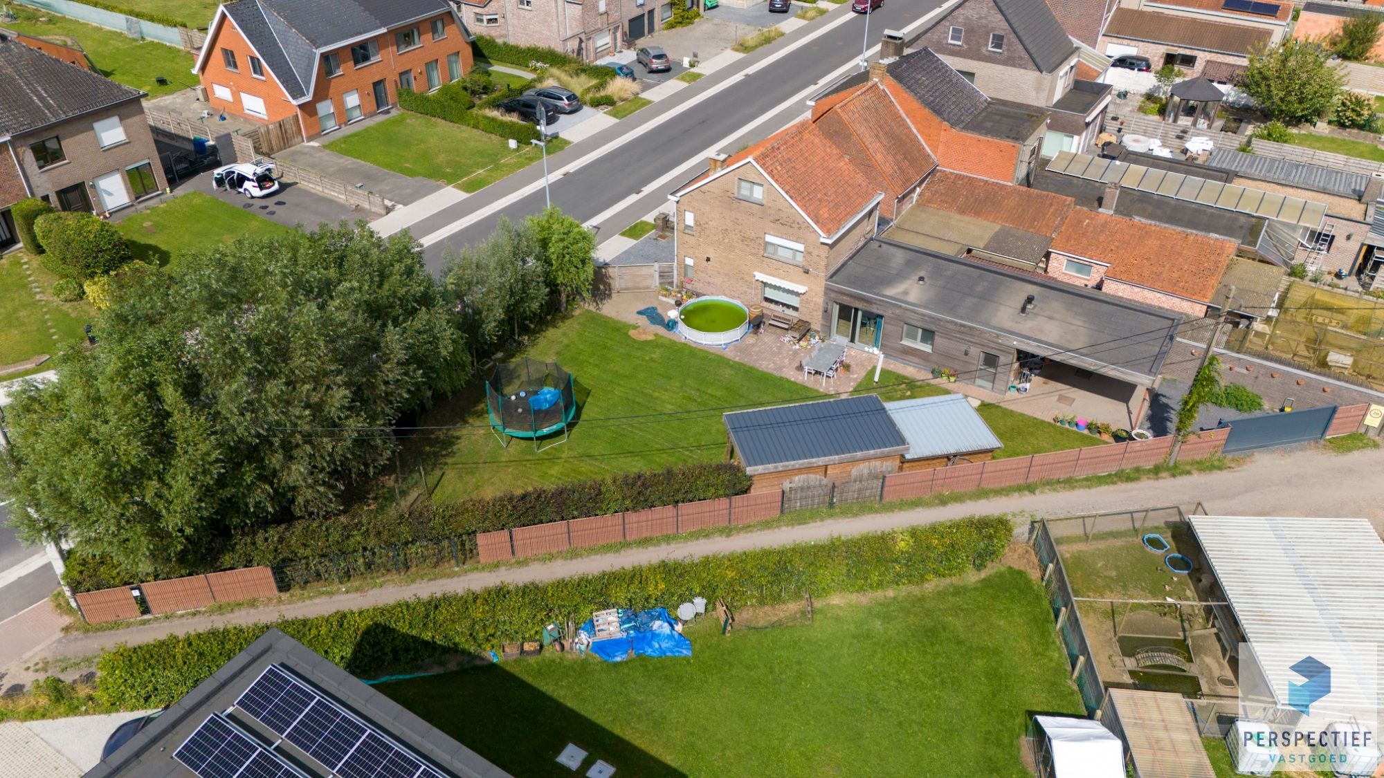 RECENT GERENOVEERDE woning met 3 slaapkamers, carport en zonnige tuin foto 1