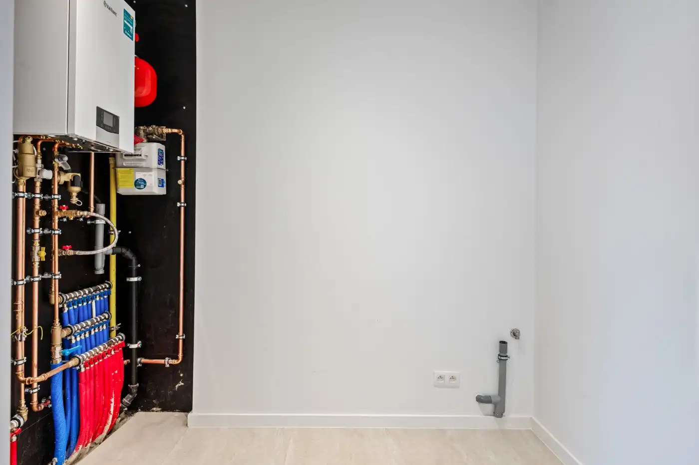 Prachtig gerenoveerde open bebouwing met 3 slpk. en autostaanplaats foto 11