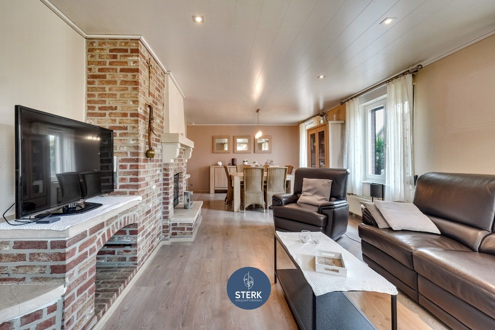 GEZINSWONING MET 236 M² BEWOONBARE OPPERVLAKTE IN HARTJE REKEM !  foto 2