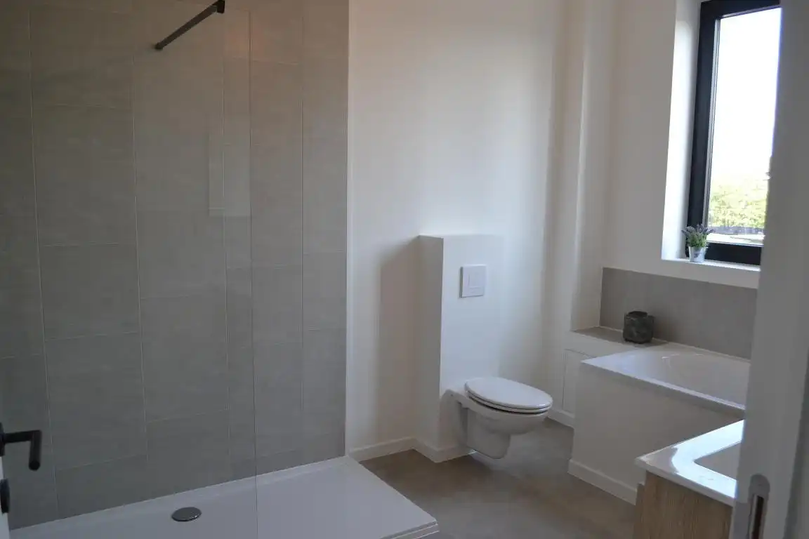Gerenoveerde woning - Centrale ligging en instapklare staat! foto 8