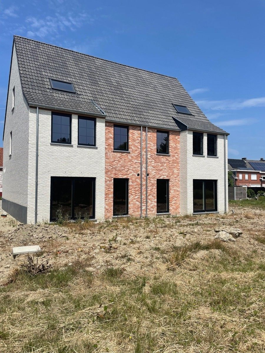 Landelijke, halfopen woning foto 5