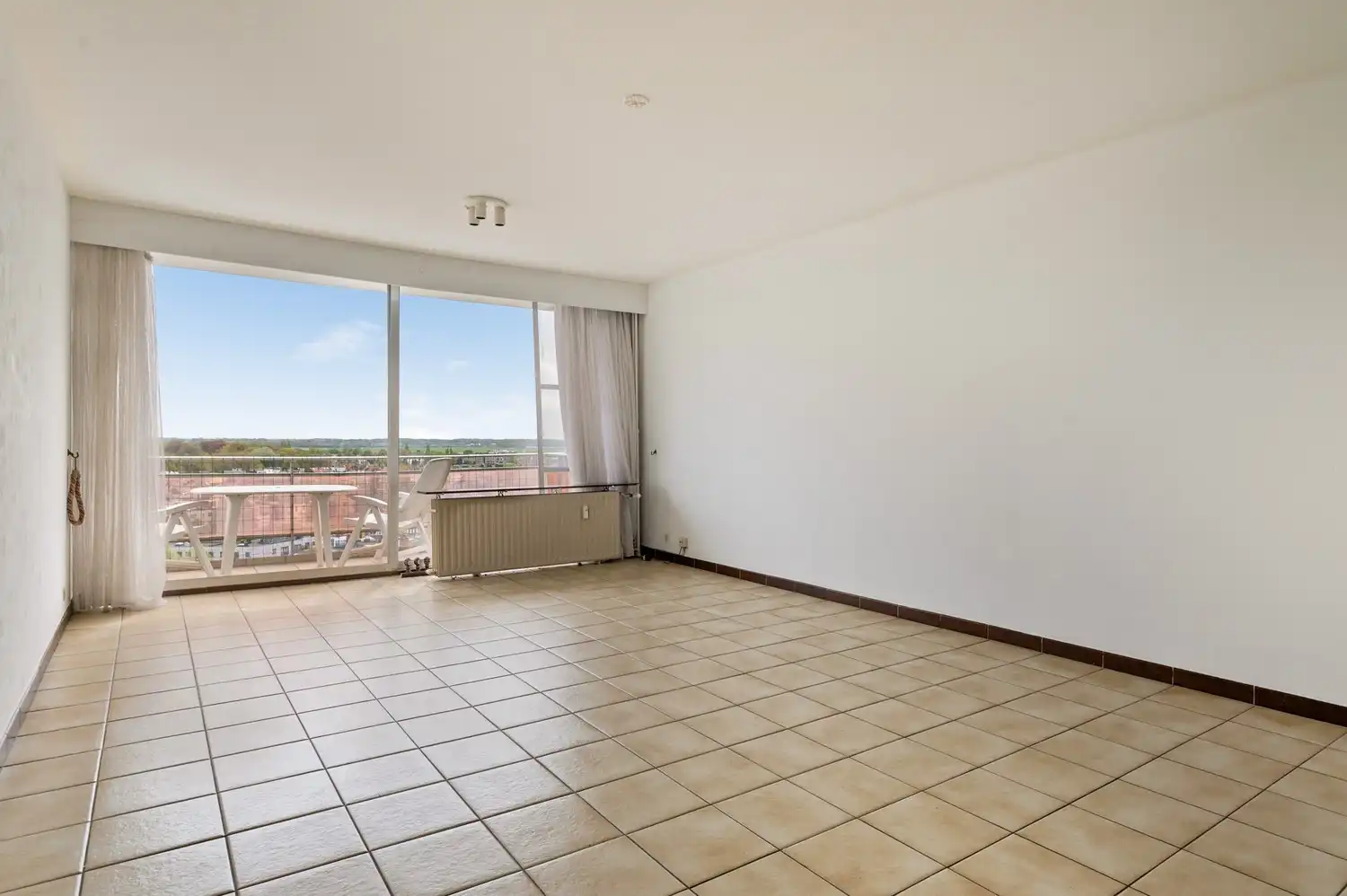 Ruim appartement  met 3 slaapkamers en garage te Berchem! foto 3