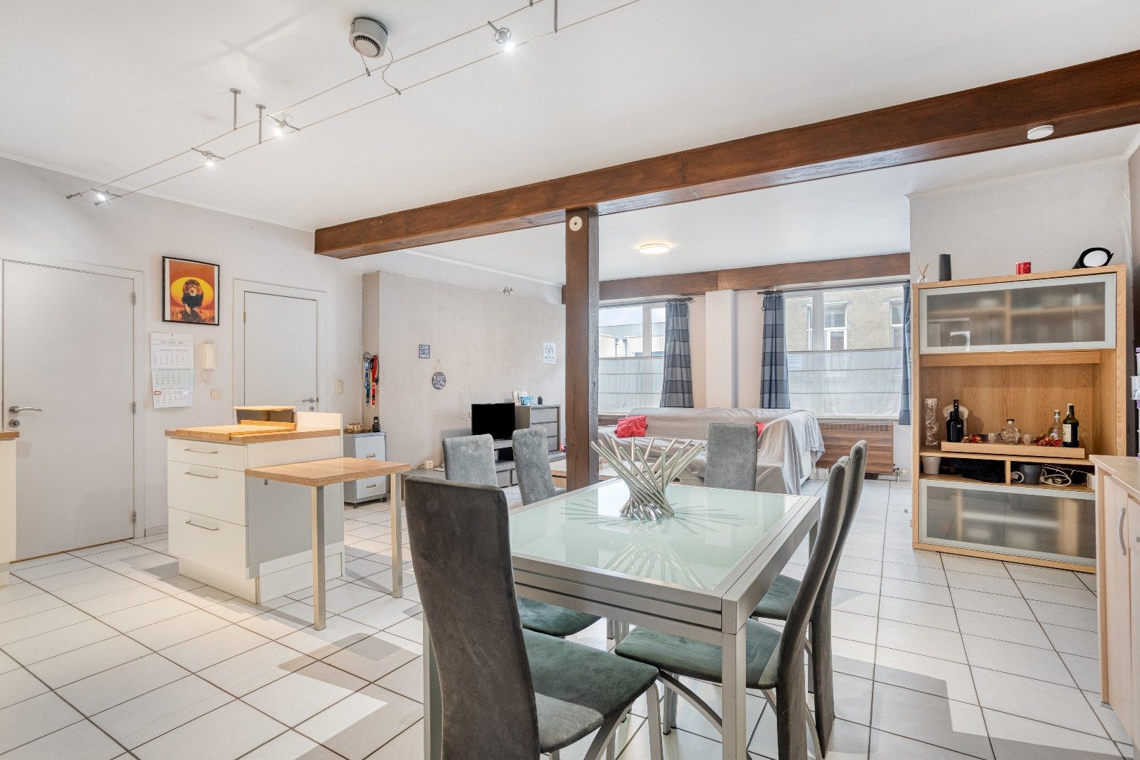 Gelijkvloersapp. (91m²) te huur in Halle, met 1 slpk en koer foto 4