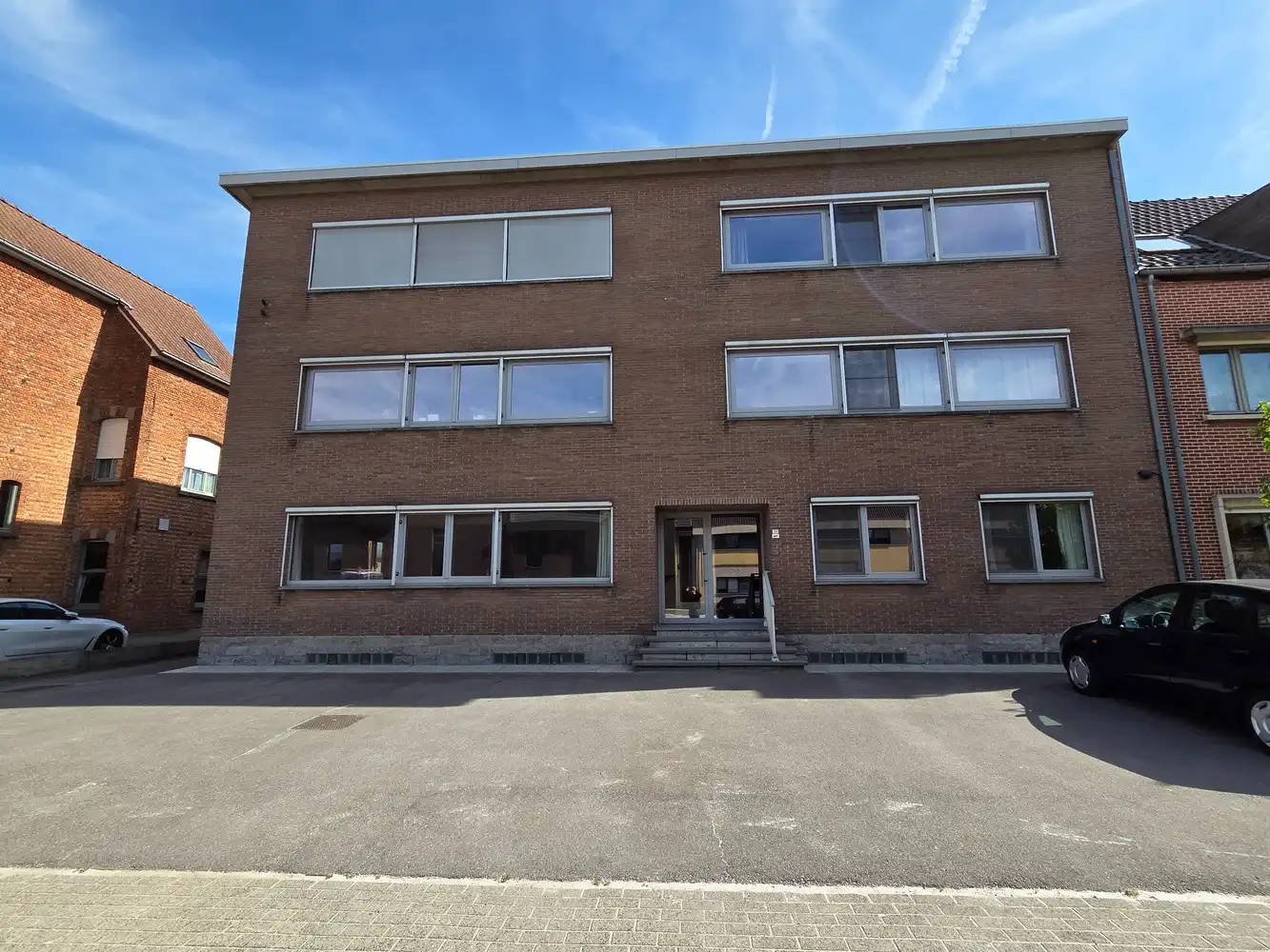 Uitzonderlijk ruim appartement met 4 slaapkamers, bureau en dubbele garage foto {{pictureIndex}}