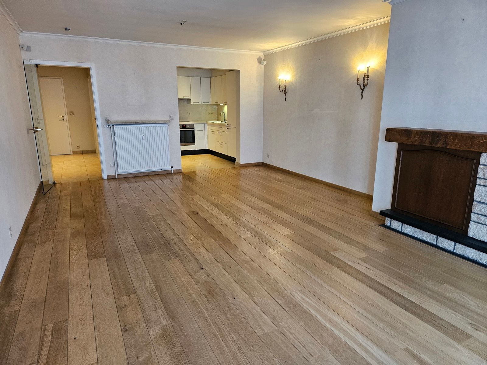 Instapklaar appartement met grote garage !! foto {{pictureIndex}}