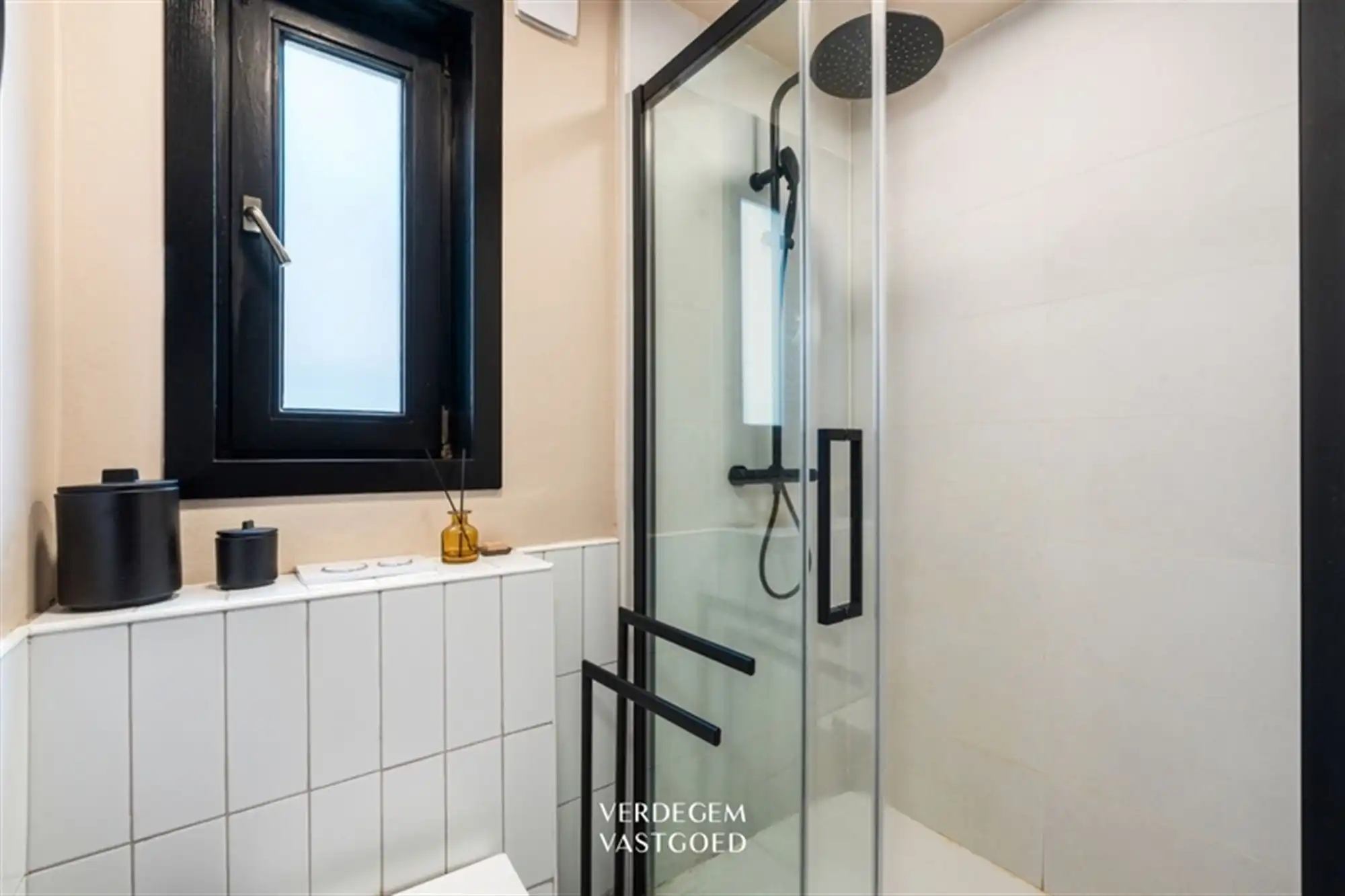 Centraal gelegen woning met heerlijke vibe, 3 slaapkamers en zuid tuin foto 12