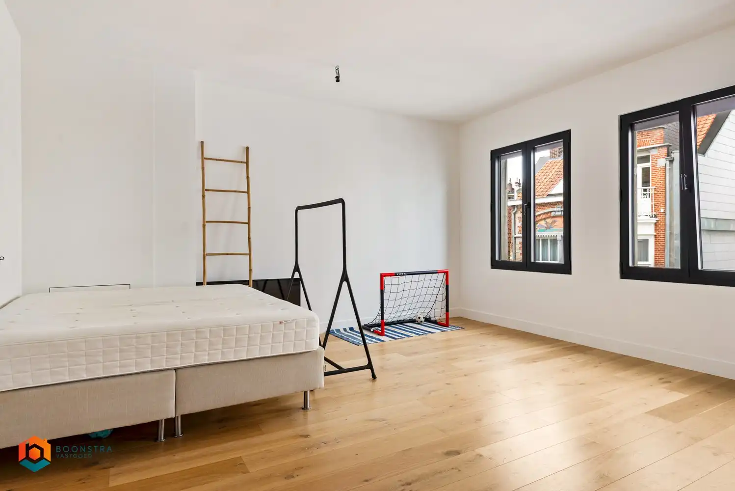 Instapklare woning met 5 slpkrs, 3 badkmrs en stadstuin te Mechelen foto 20