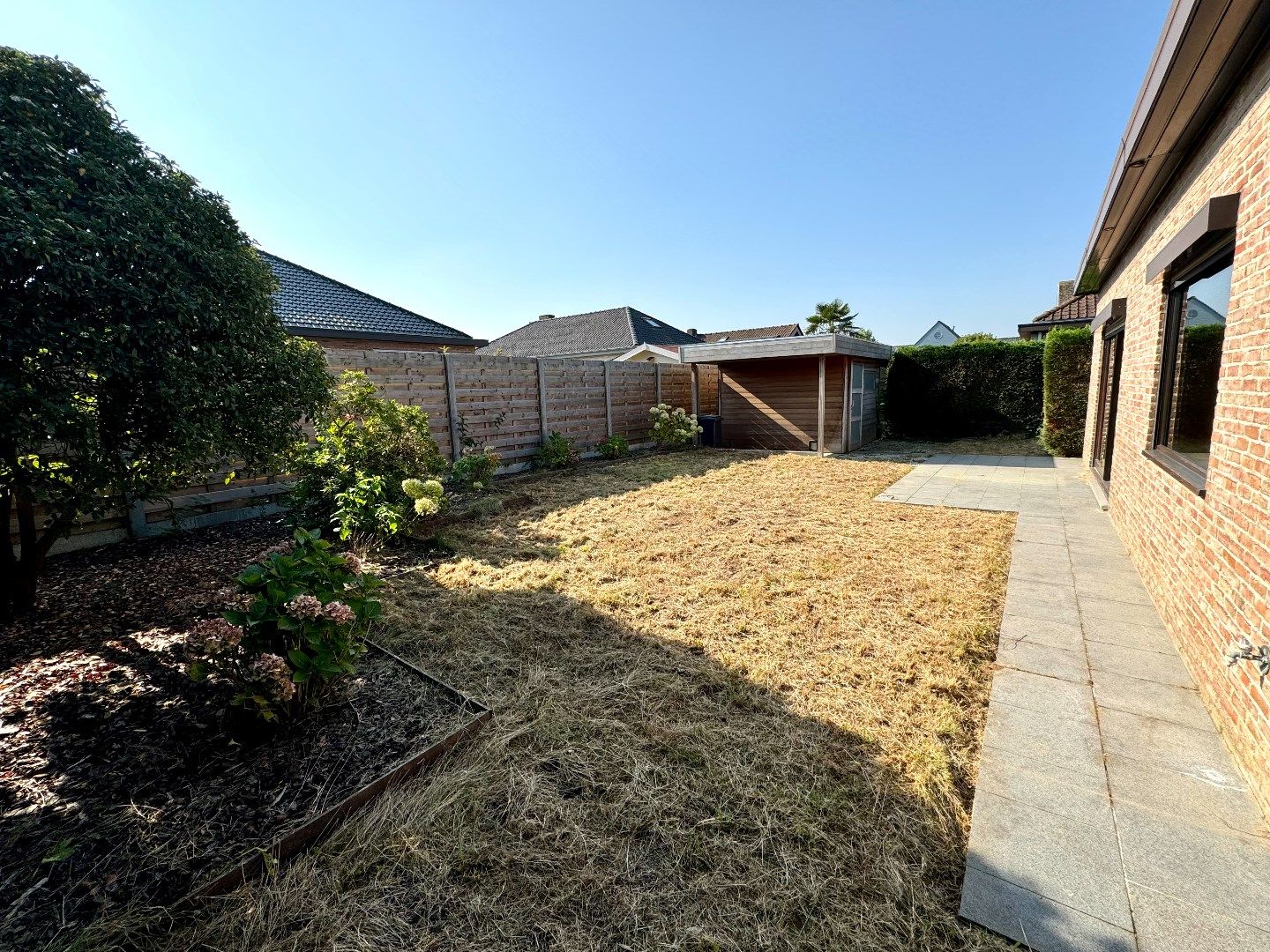 GELIJKVLOERSE WONING MET 3 SLPKS, GARAGE EN TUIN foto 4