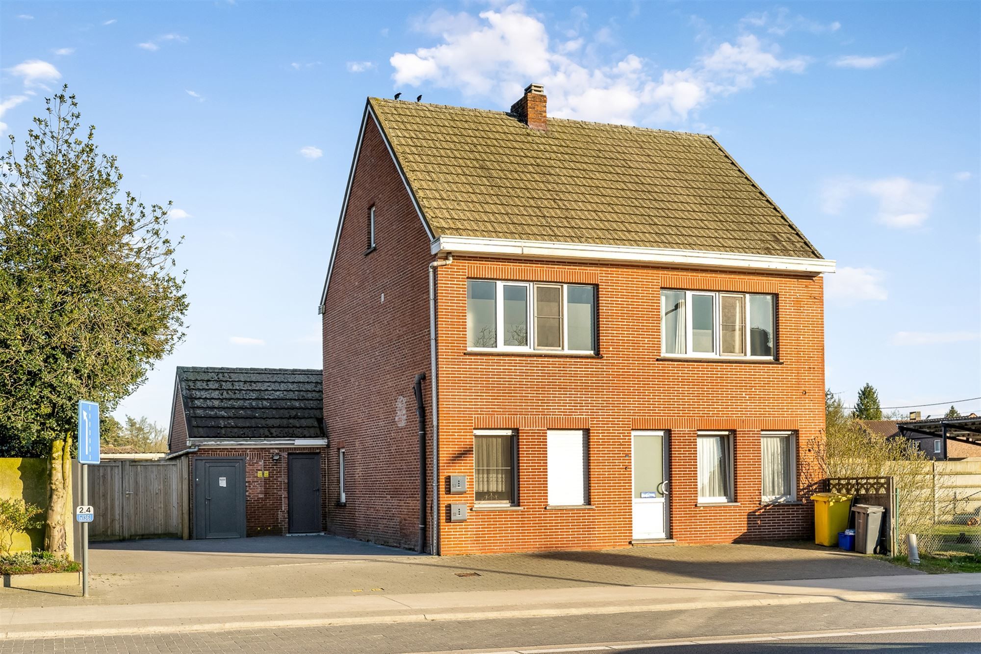 Hoofdfoto van de publicatie: GERENOVEERDE TWEEWOONST