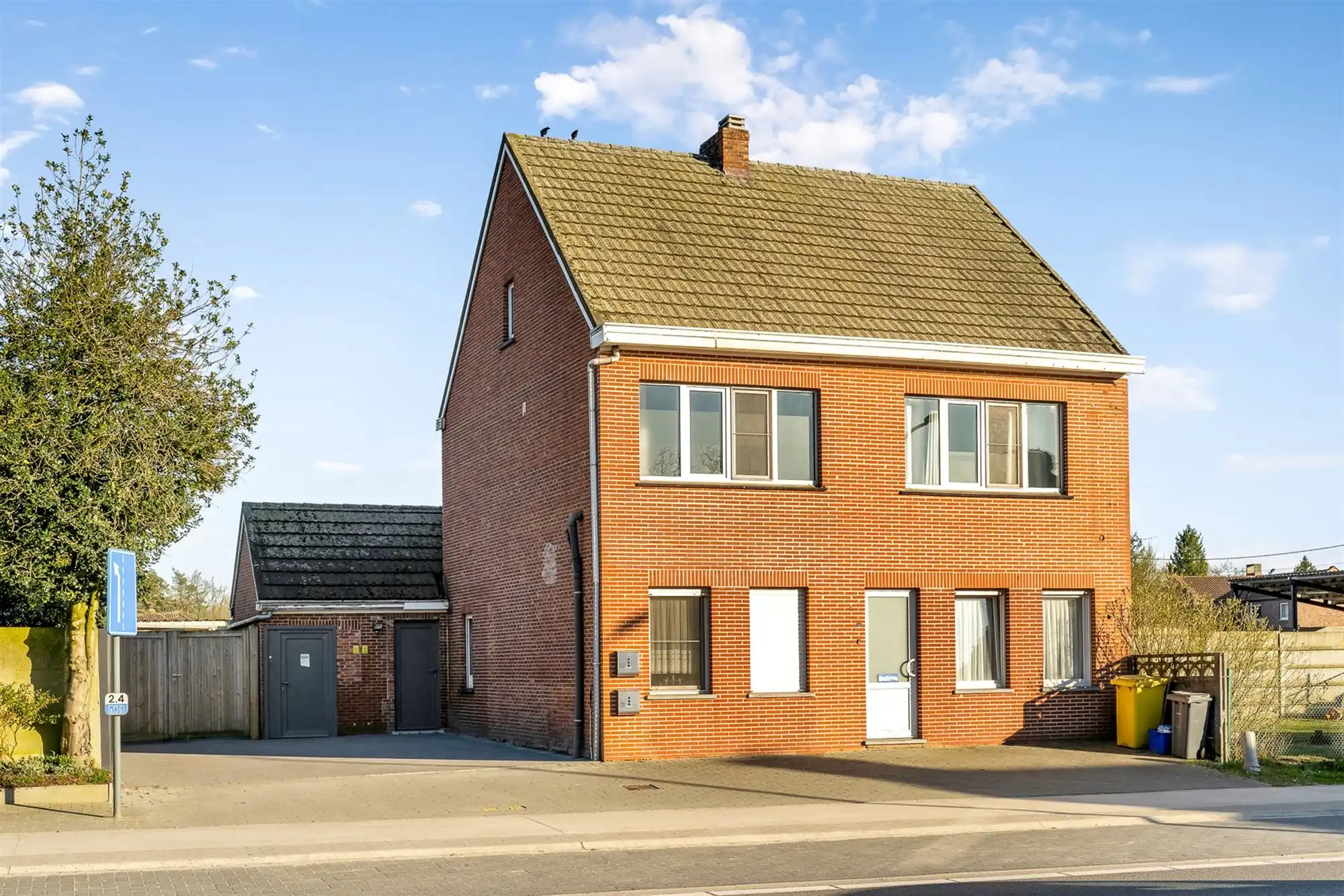 Hoofdfoto van de publicatie: GERENOVEERDE TWEEWOONST