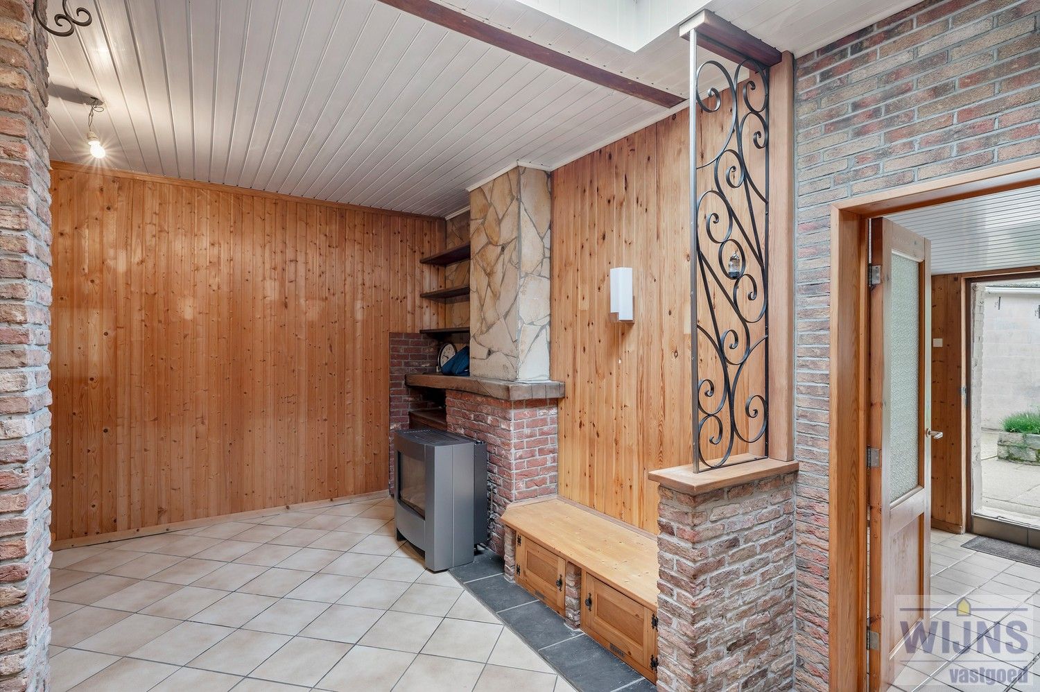 TE RENOVEREN WONING MET ACHTERUITGANG IN HET CENTRUM VAN EMBLEM foto 9