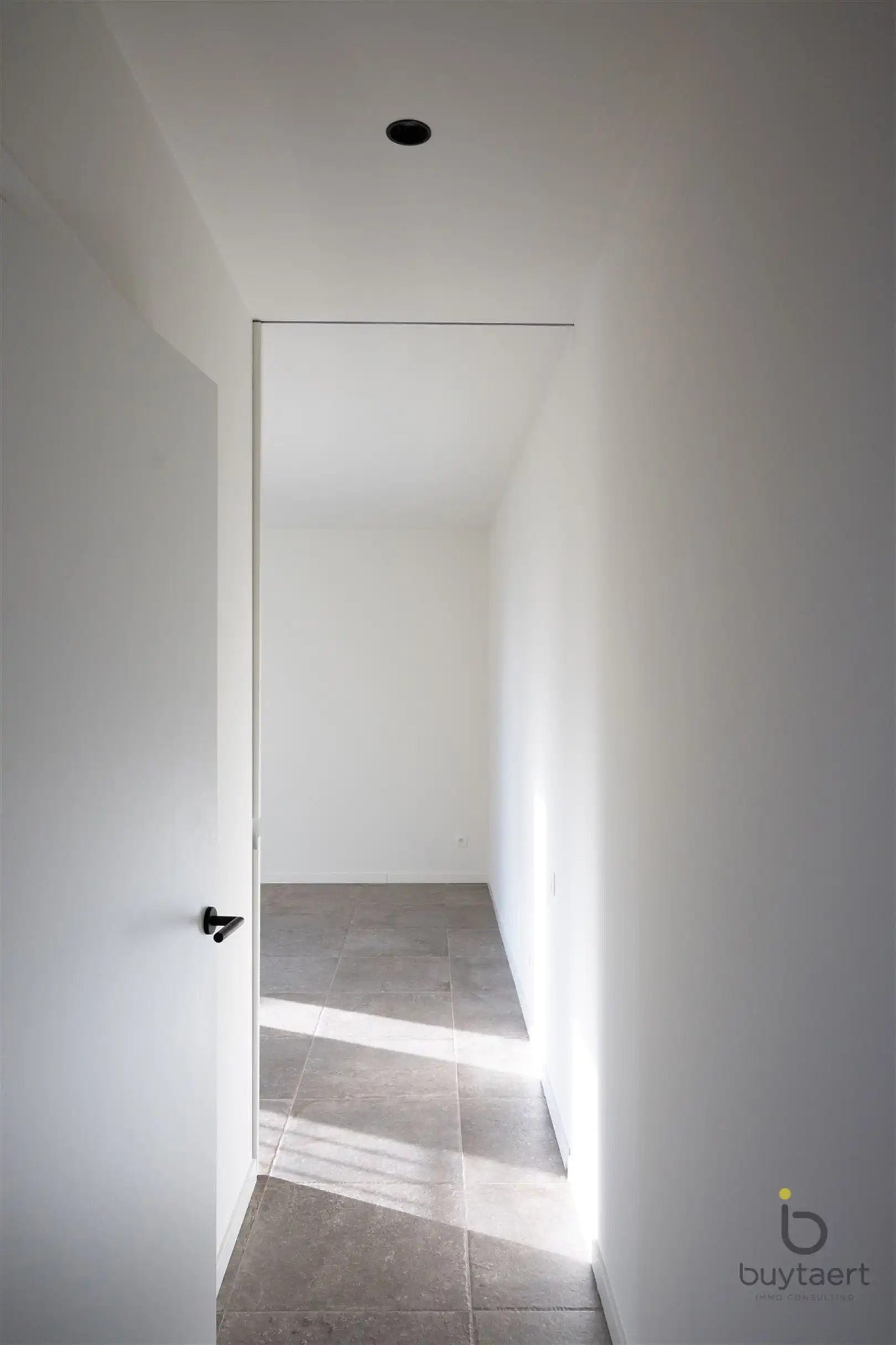 Recent 1 slaapkamer appartement met prachtig uitzicht! foto 21