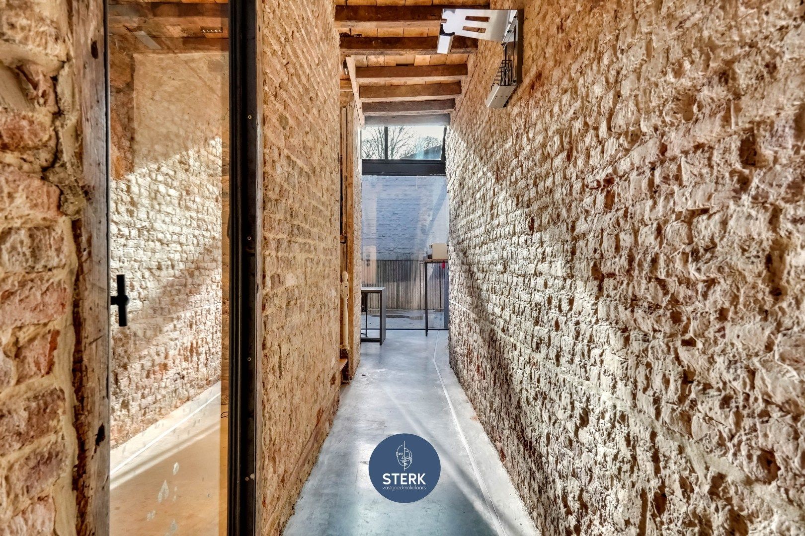 AUTHENTIEKE WONING MET 2 SLPKS IN HET HISTORISCH CENTRUM VAN OUD-REKEM ! foto 5