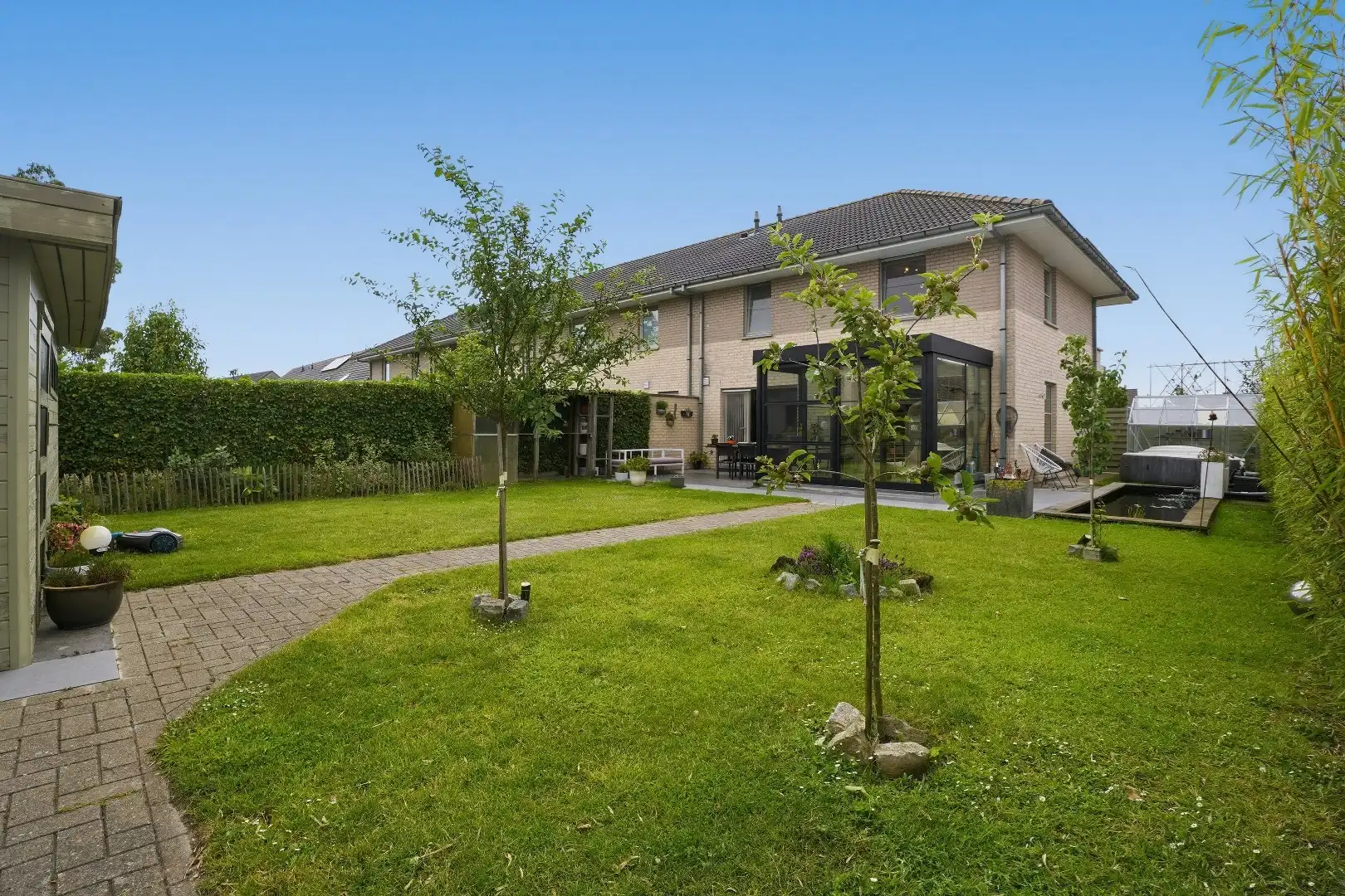 Energiezuinige halfopen bebouwing op toplocatie op 446 m² in Diksmuide. foto 2