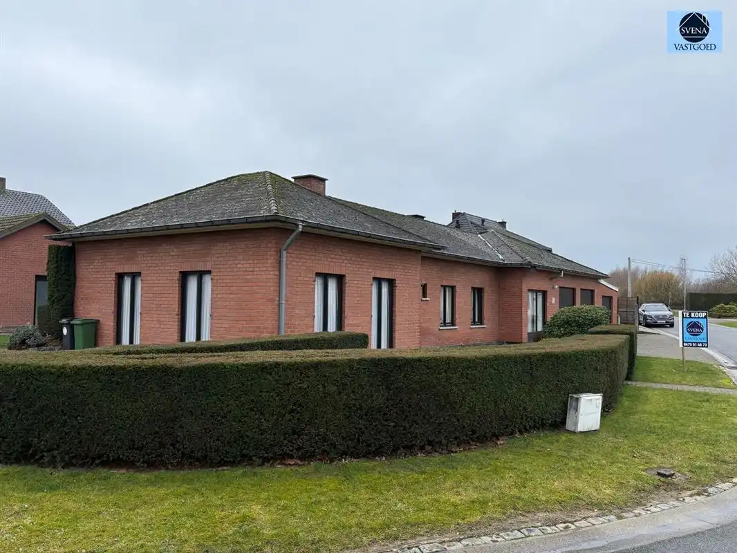 Hoofdfoto van de publicatie: BUNGALOW OP EEN ZEER LEUKE LOCATIE