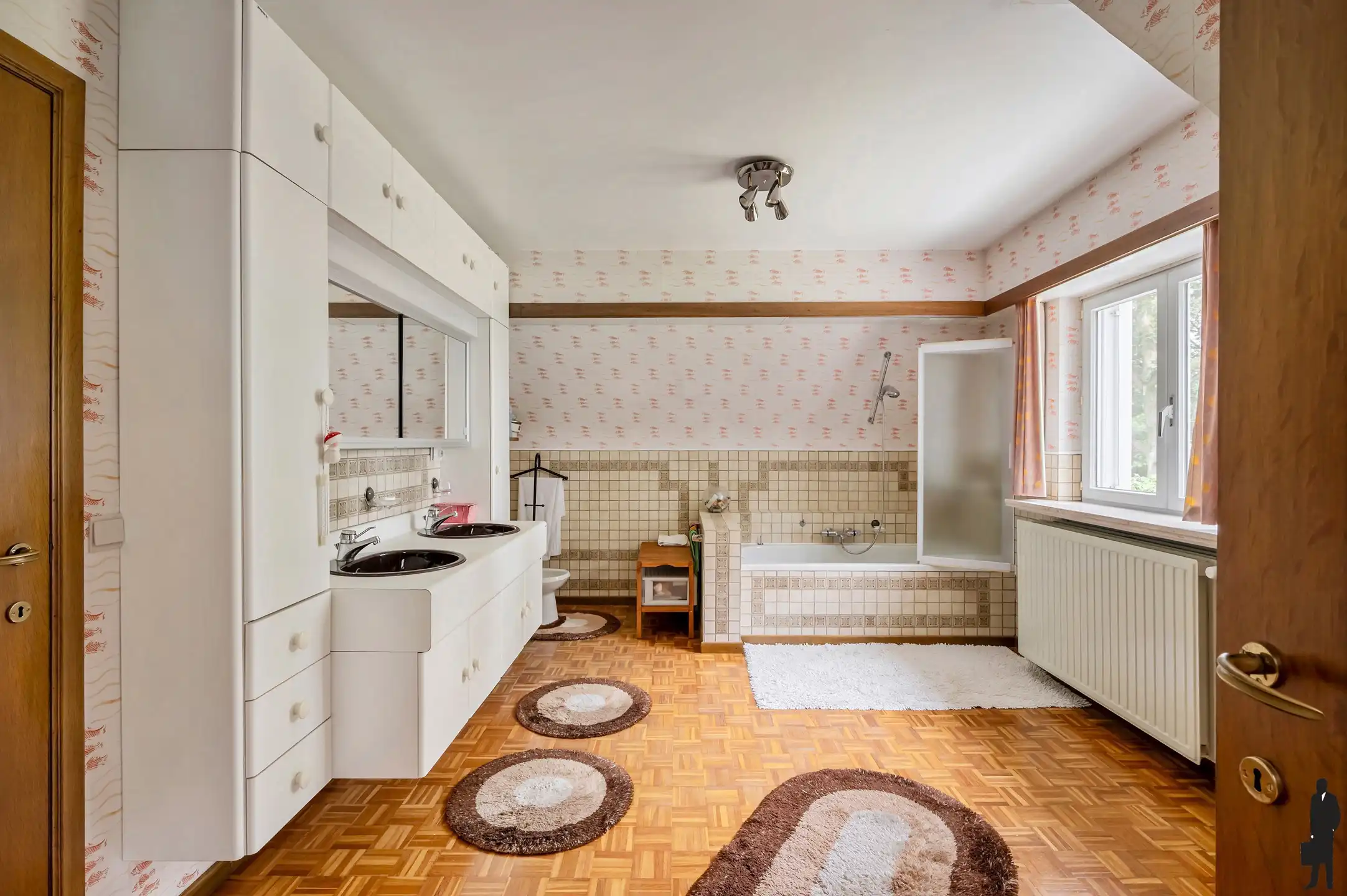 Statige villa op prachtig aangelegd perceel  met 4 slaapkamers en inpandige garage foto 22
