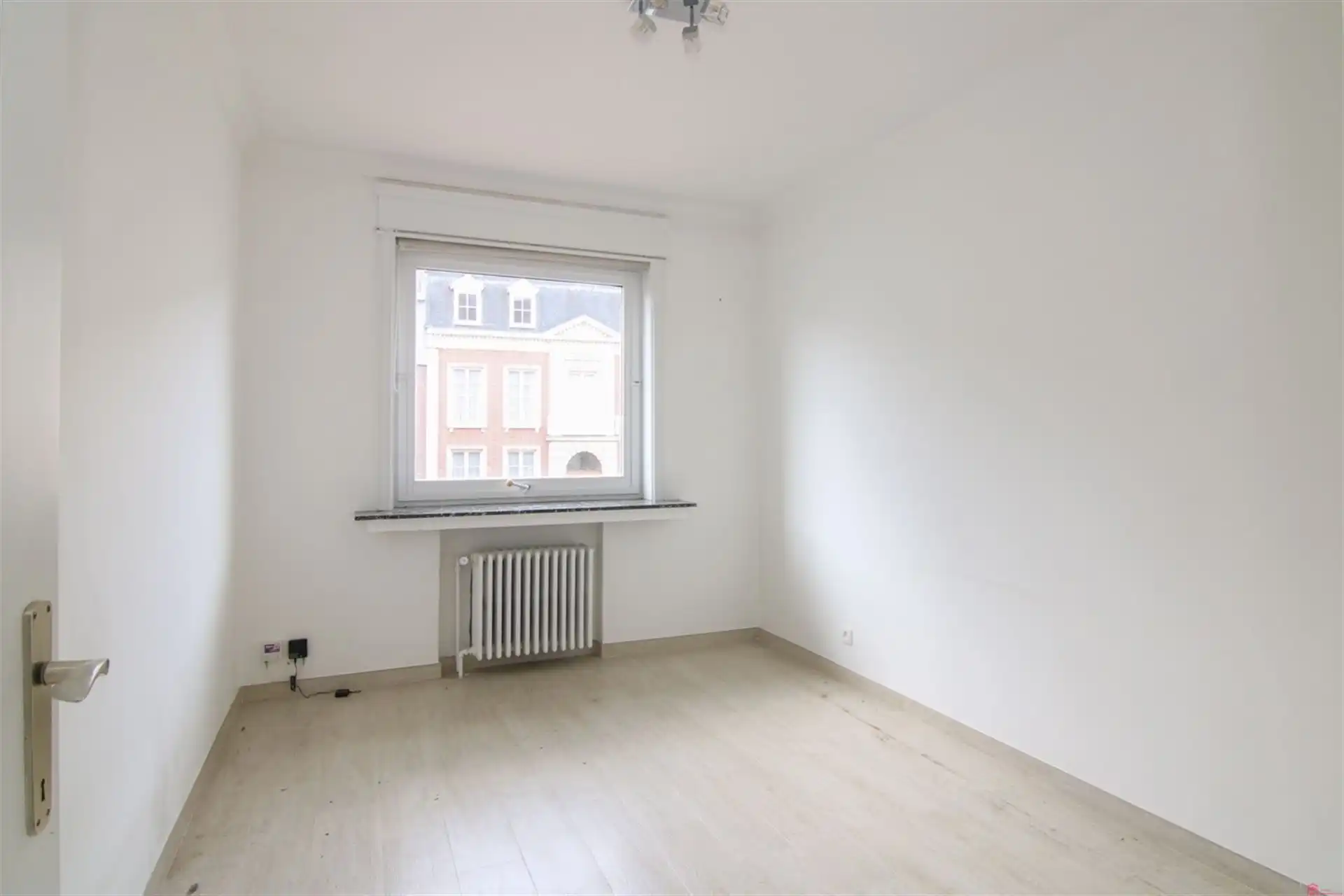 Ruim appartement in residentiële straat foto 7