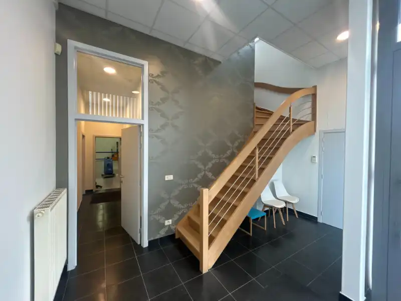 Instapklare KMO-unit met magazijn, kantoor & parking foto 13