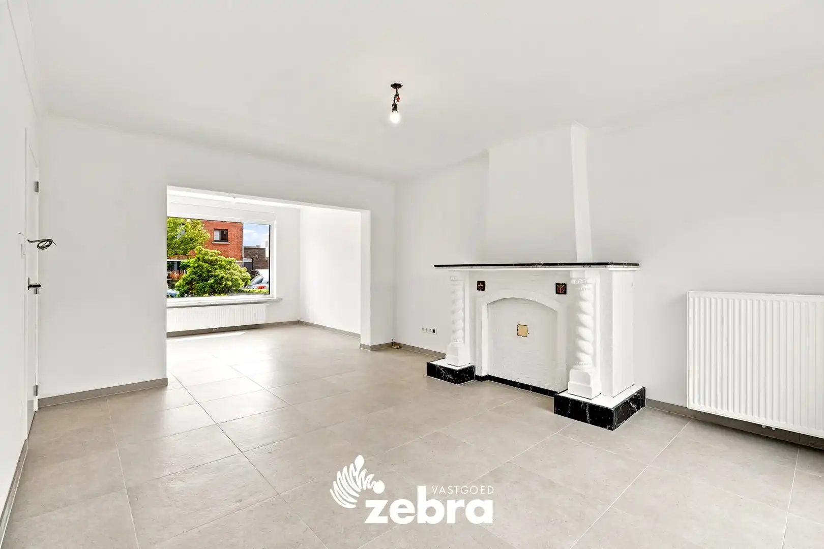 Gerenoveerde woning met uitweg op een rustige ligging in Izegem! foto 2