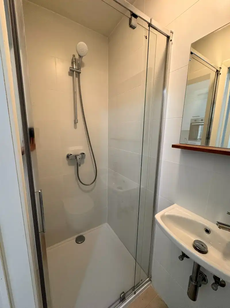 --- NIEUW --- Gerenoveerd gelijkvloers appartement met privaat terras foto 8