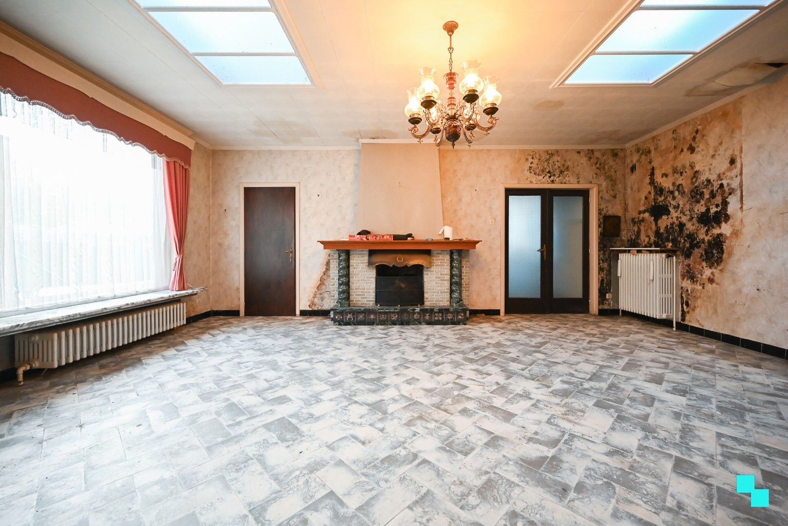 Zeer ruime & authentieke woning in Izegem foto 8