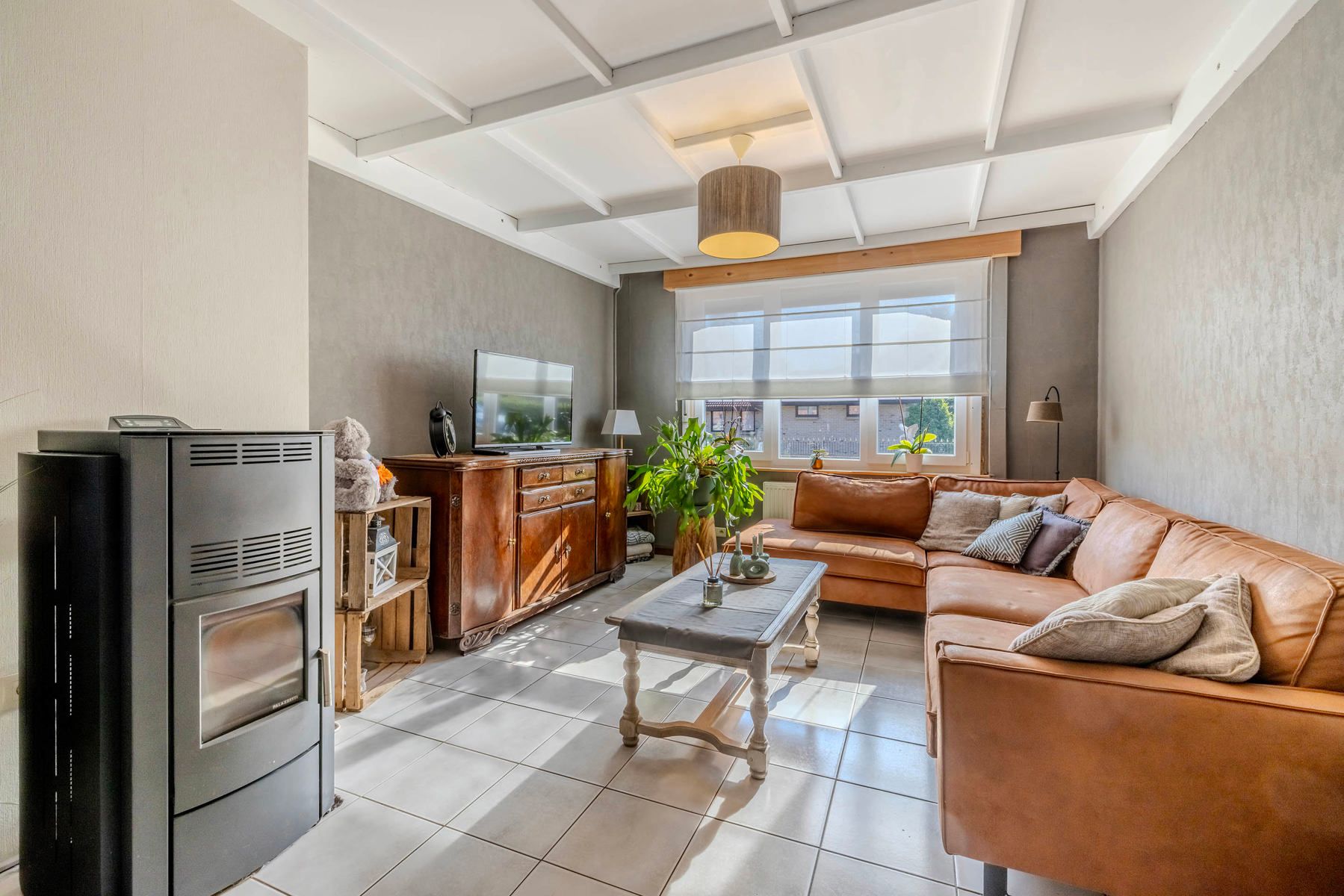 Woning met 2 / 3 slpk, 2 bdk en werkplaats op 580m² foto 5