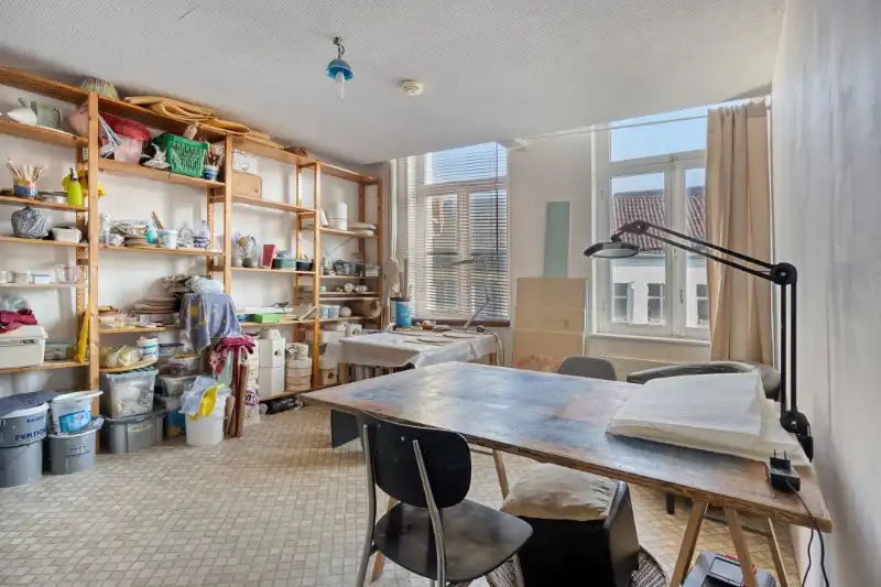 Handelspand met brede glasgevel en uitstekende visibiliteit in centrum Mechelen foto 9