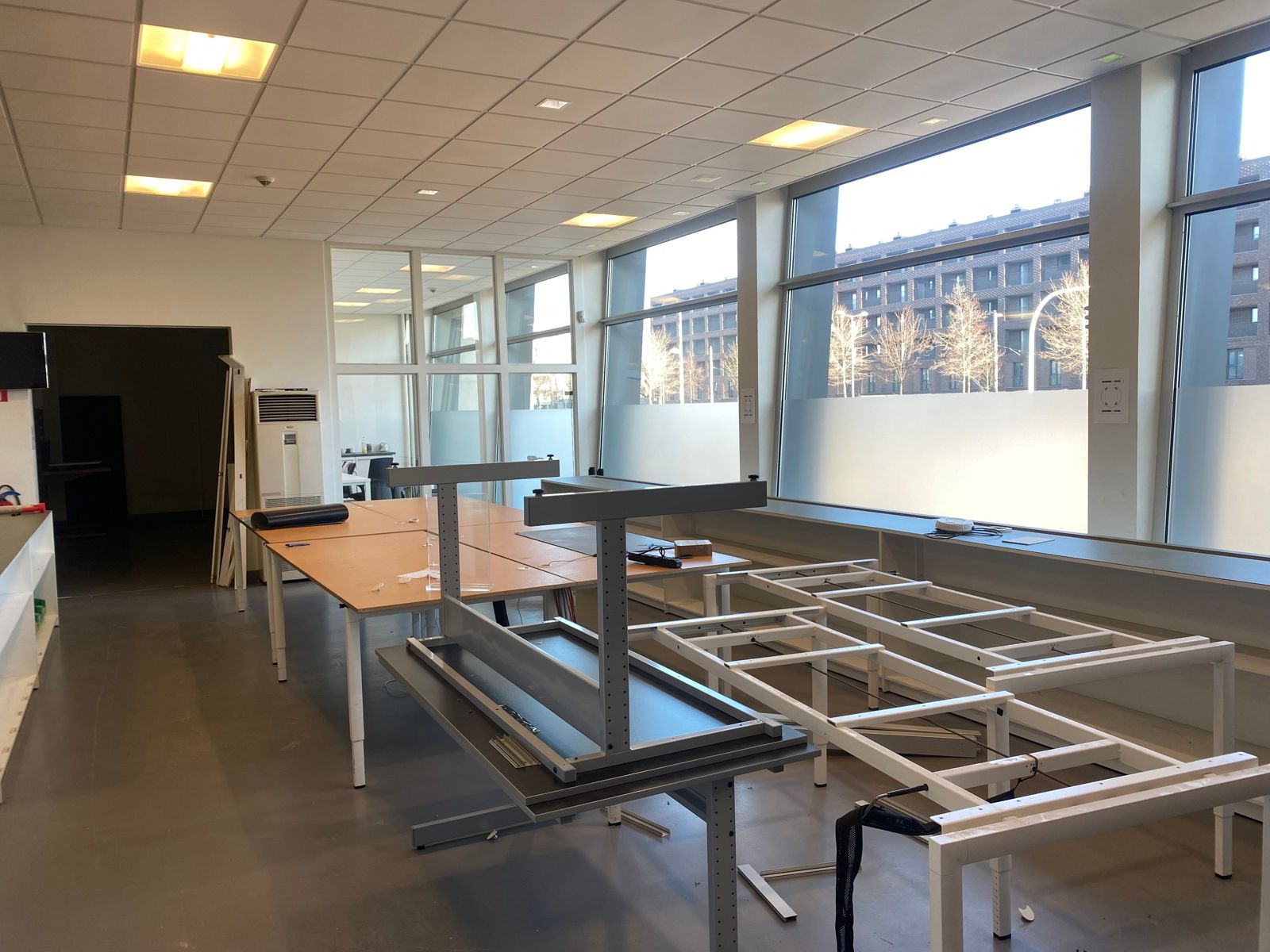 Ruime toonzaal met magazijn en parkeermogelijkheden te huur foto 7
