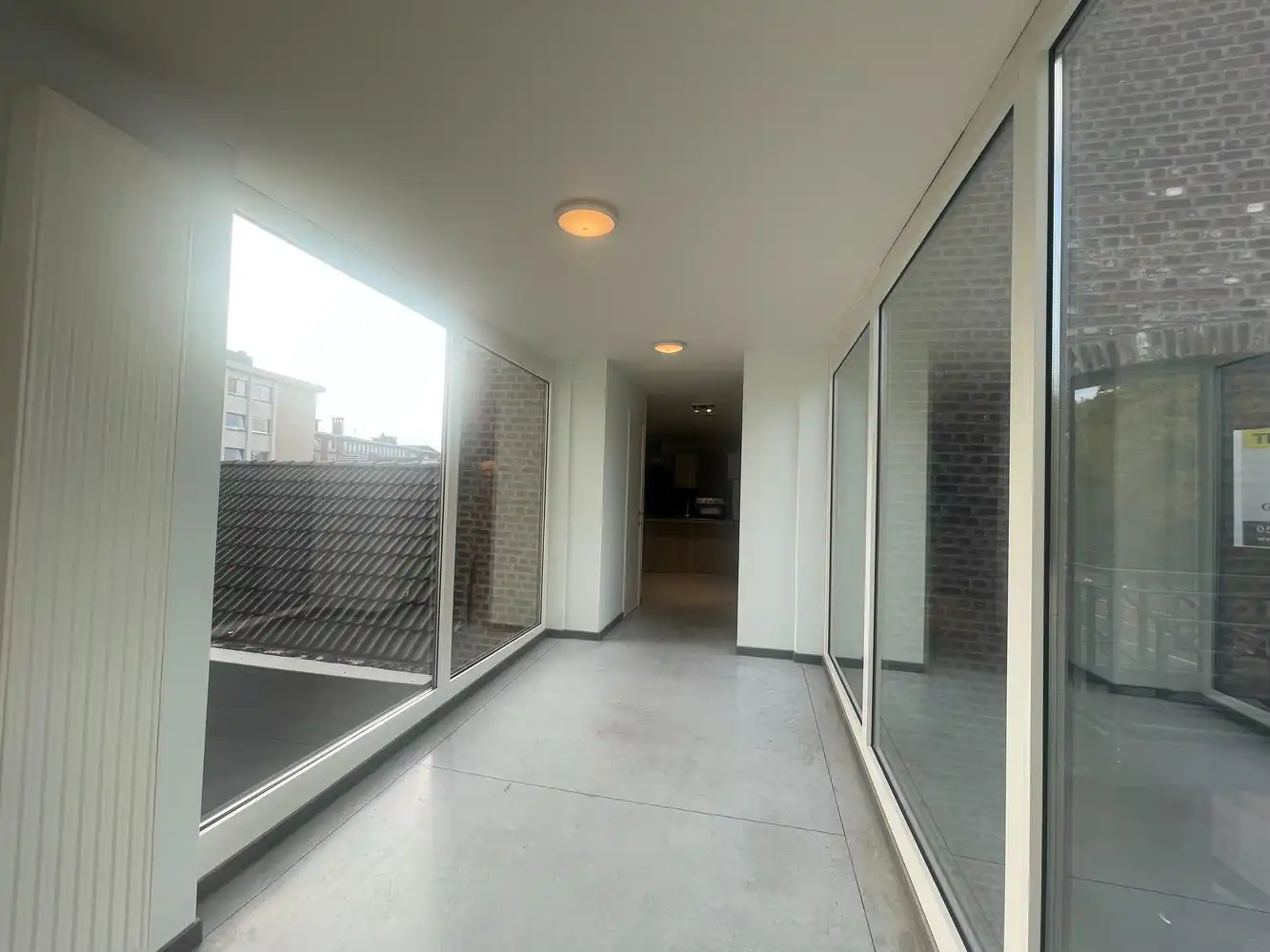 Lichtrijk appartement met balkon in gebouw met lift foto 3