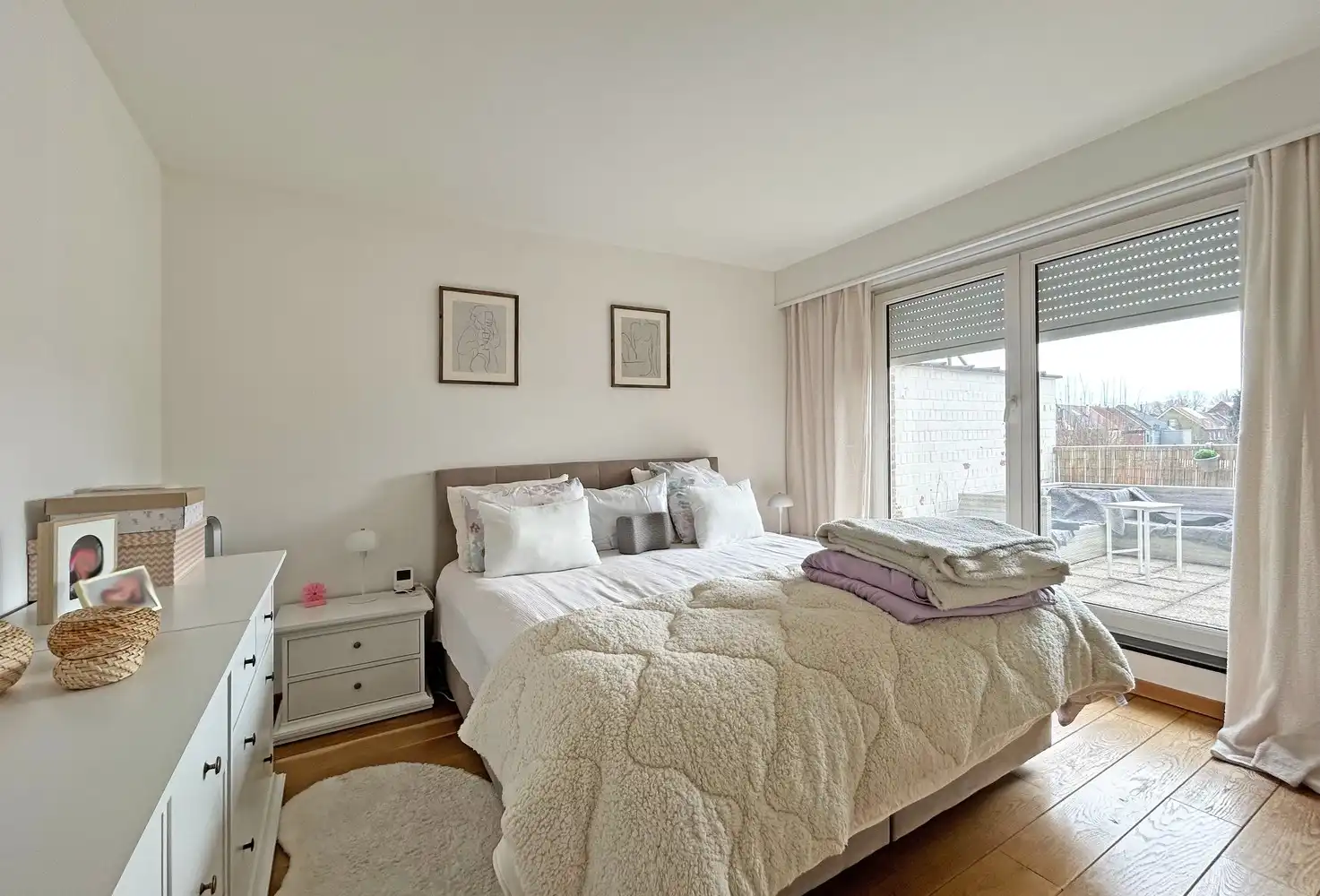Instapklaar drie slaapkamer appartement met terras in Wijnegem foto 10