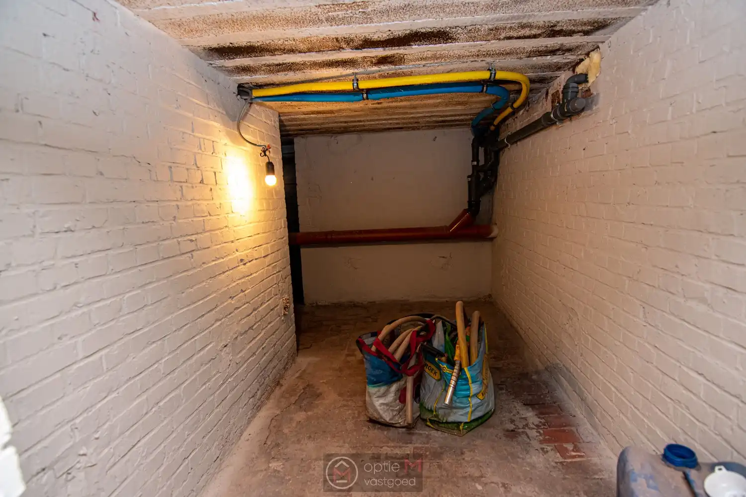 RUIM GELIJKVLOERS APPARTEMENT MET 2 SLPKS EN TUIN MET TERRAS. foto 22