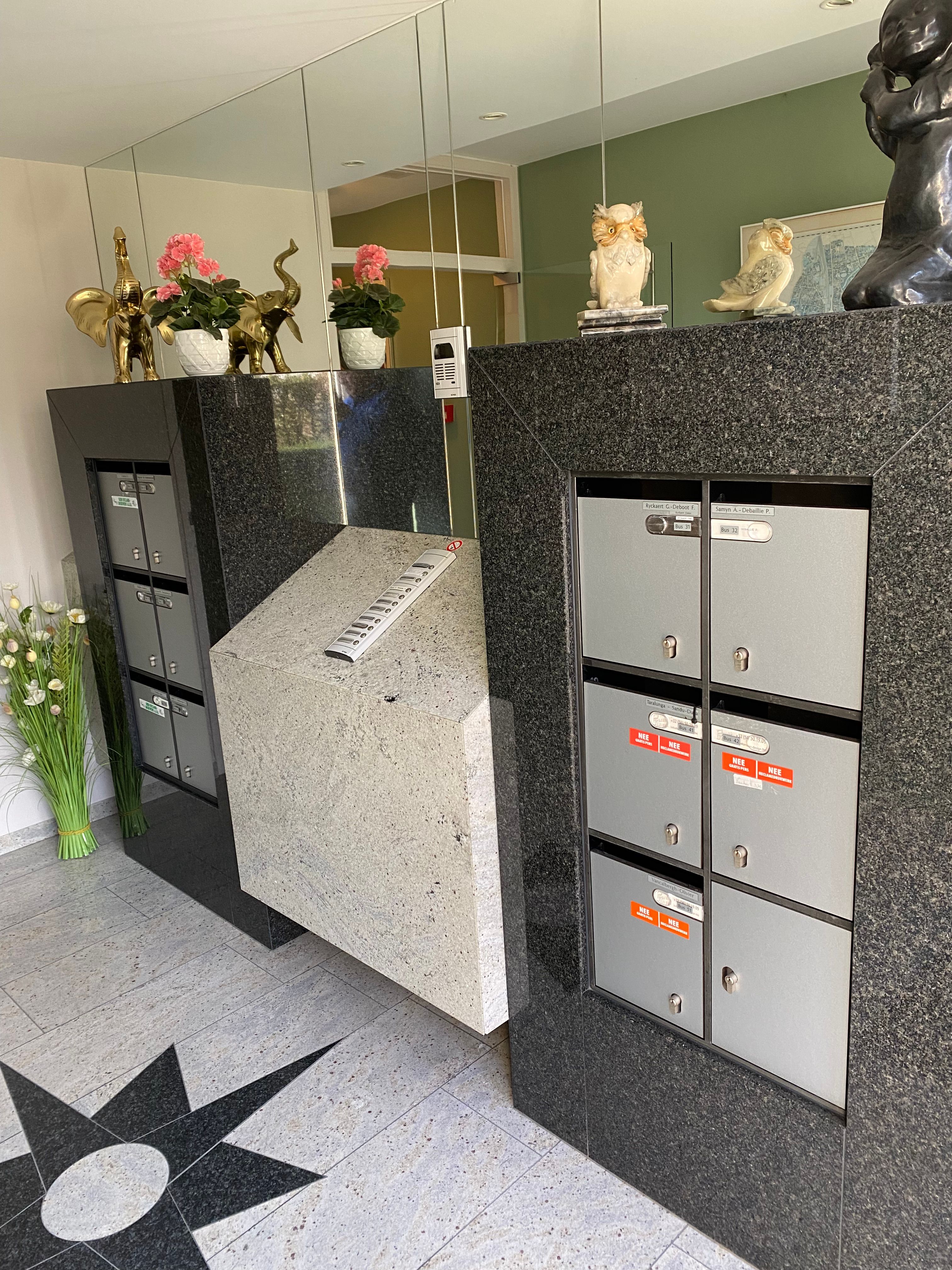 Instapklaar 2-slpk APPARTEMENT + GARAGE foto 8