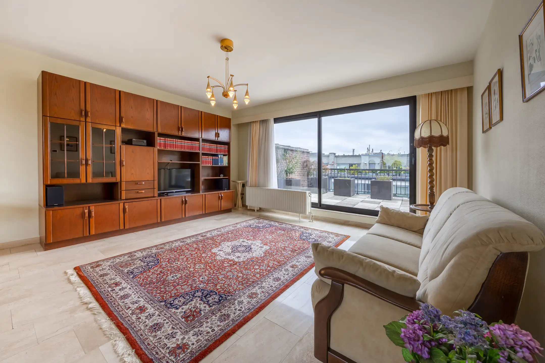 Goed gelegen dakappartement met groot terras voor en achter, 2 slpk en prachtig uitzicht foto 3