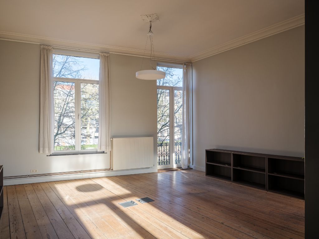 Karaktervolle herenwoning (= kantoor + woning) met buitenruimte aan de Coupure foto 8