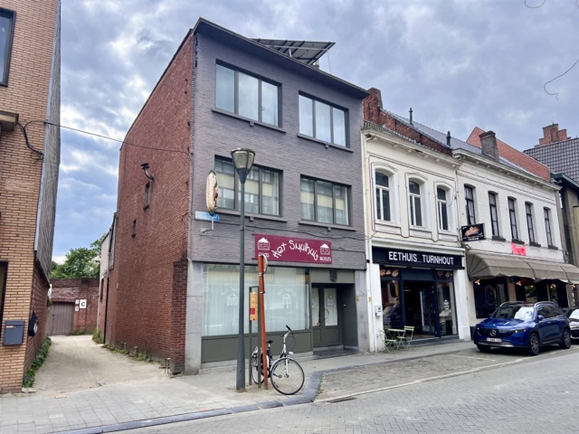 Handels-gelijkvloers met 3 slaapkamer bovenwoning foto 31