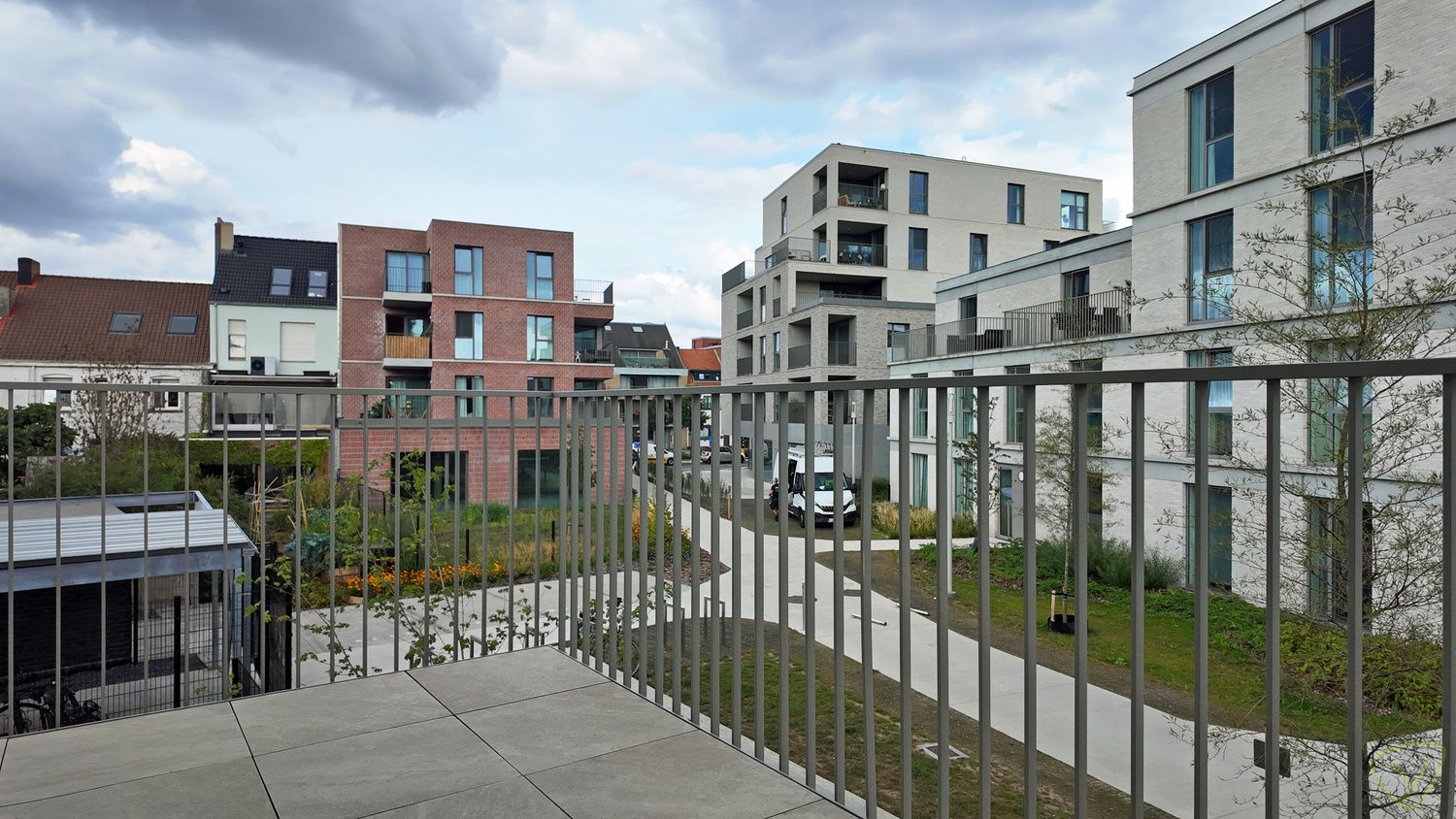 Energiezuinig 2-slaapkamerappartement met terras en parking! foto 4