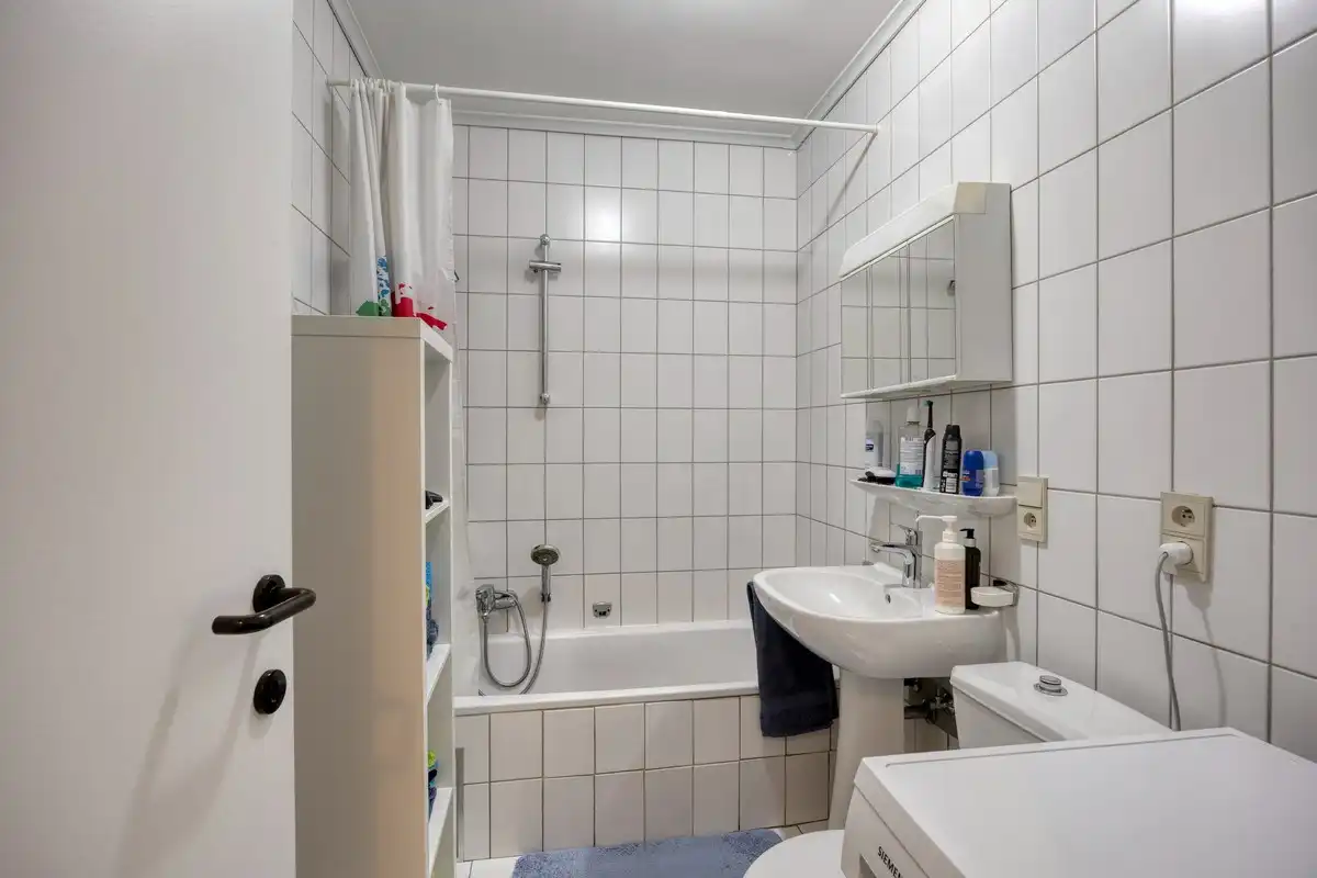 Opbrengsteigendom met 3 appartementen en 7 garages foto 30