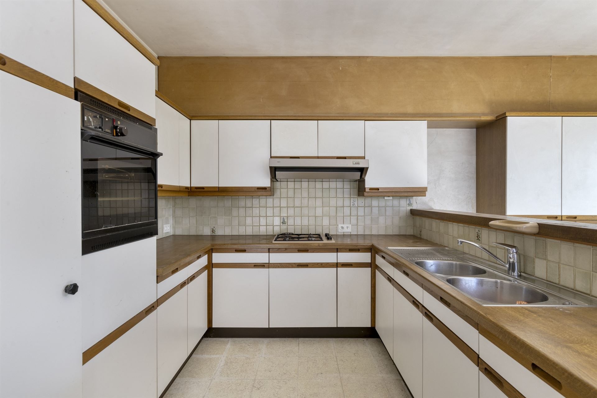 Ruim huis met 4 slaapkamers en grote tuin. foto 6