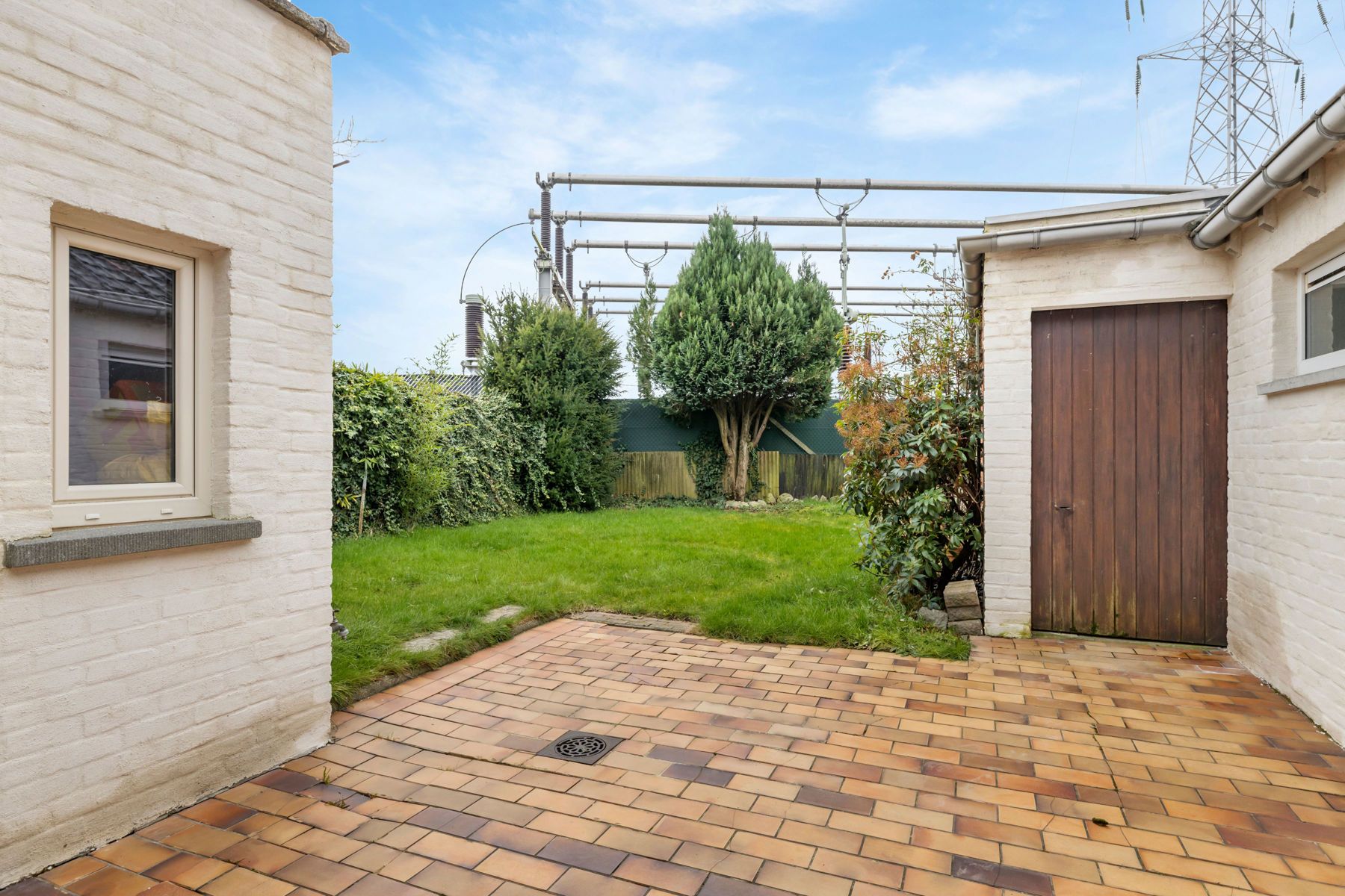 Charmante gerenoveerde woning met ruime garage & magazijn foto 23