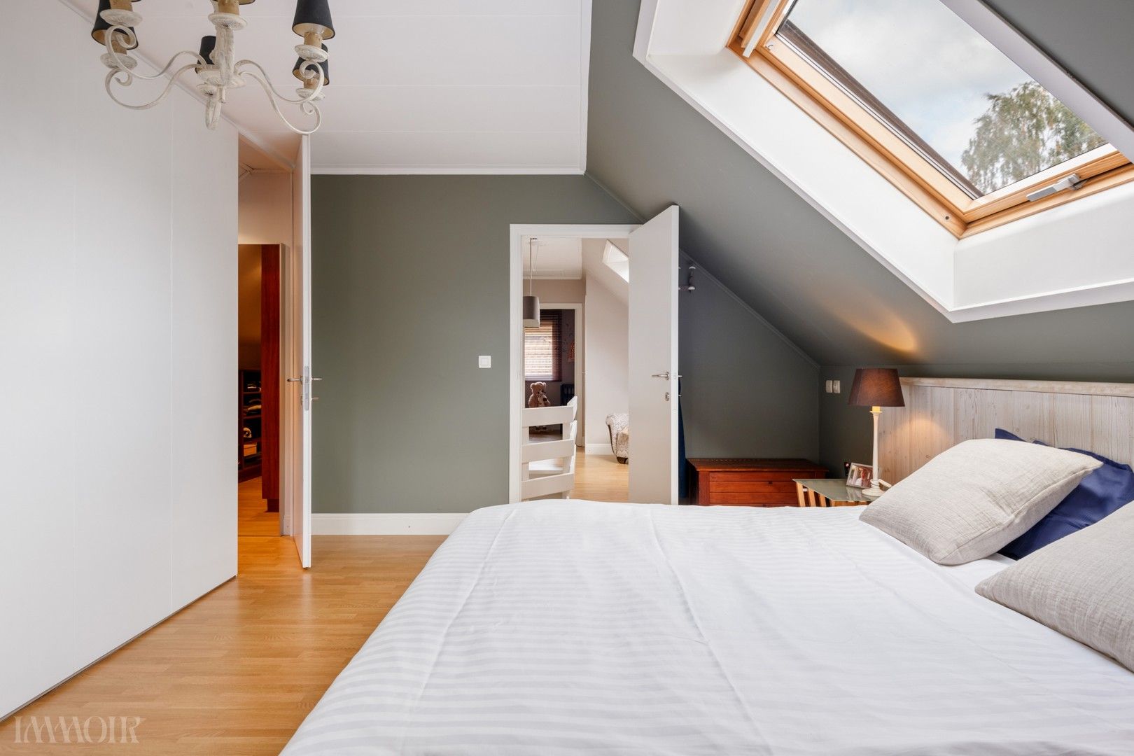 Charmante, instapklare villa in de geliefde Amerlo-wijk in Schoten. foto 19