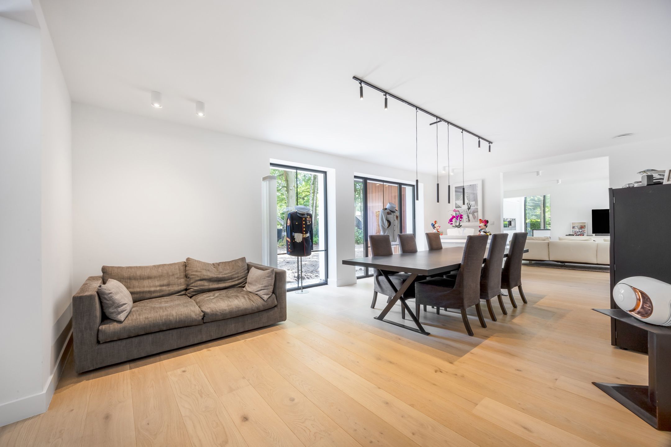 Luxe volledig gerenoveerde villa op een prachtig hoekperceel foto 9