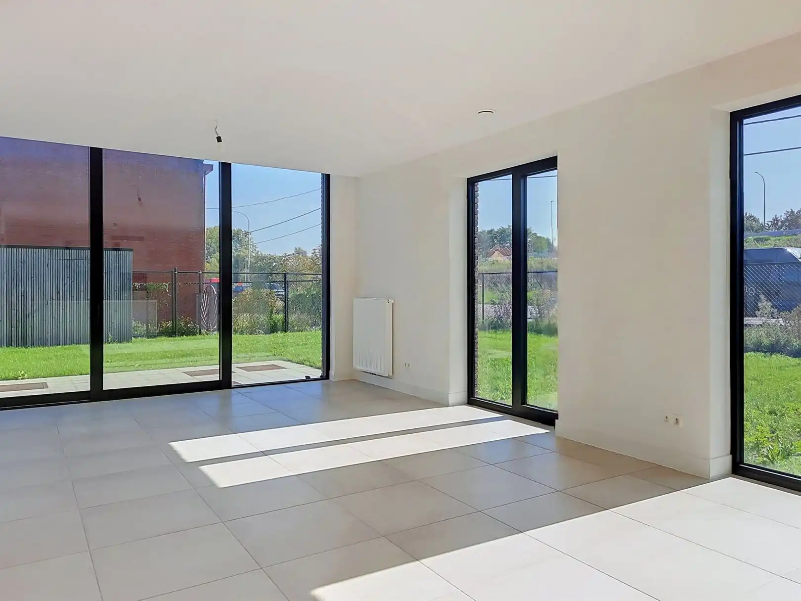 Luxueuze nieuwbouw villa met grote tuin, 2 autostaanplaatsen en 12 zonnepanelen foto 7