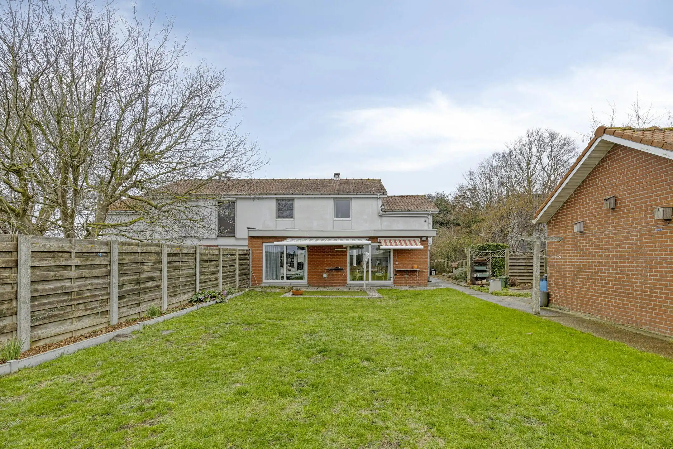 Ruime halfopen woning met 4 slaapkamers op 558m² te Veurne. foto 25